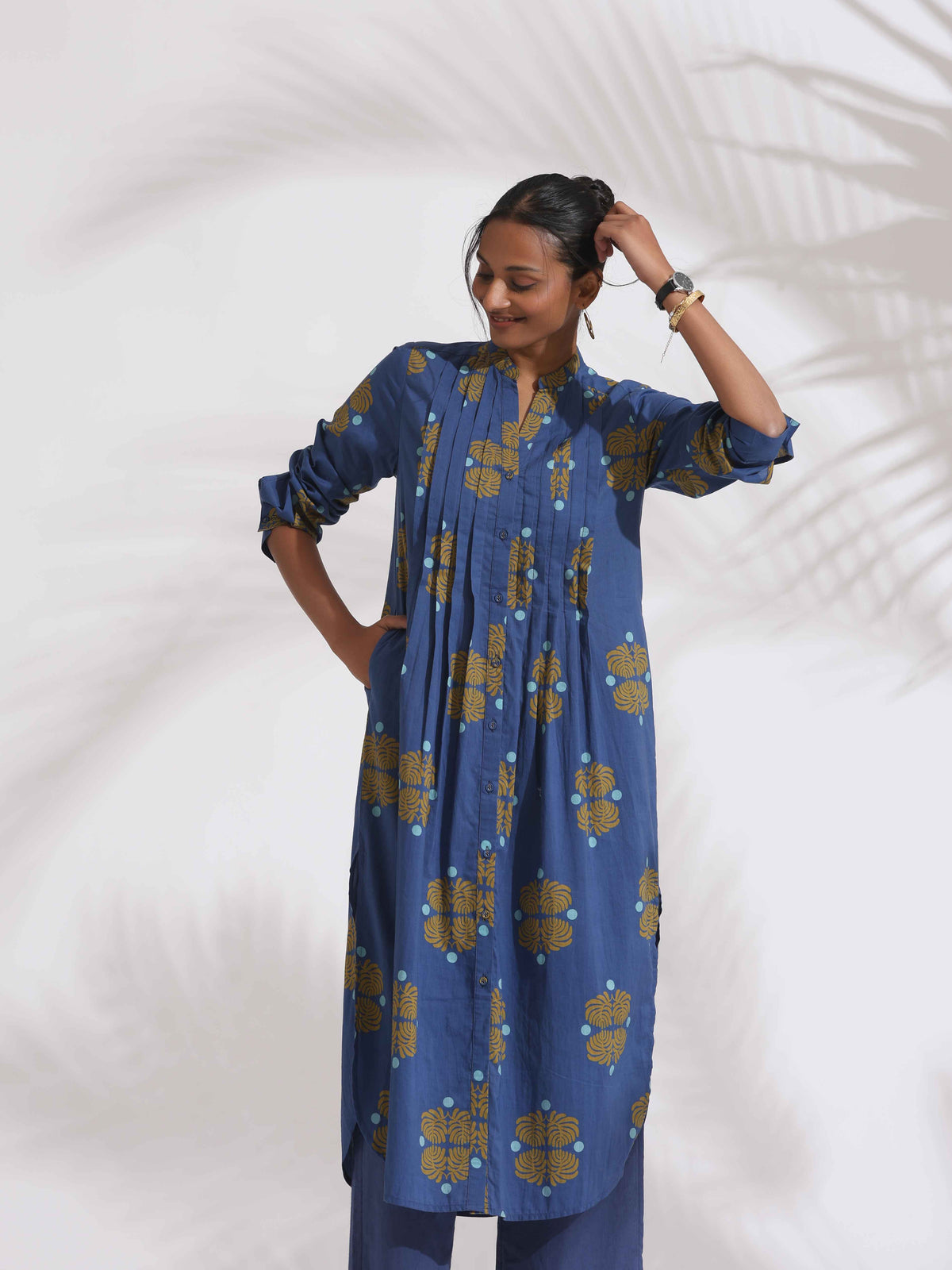 trueBrowns Blue Cotton Print Pleated Kurta Set | Grocsy