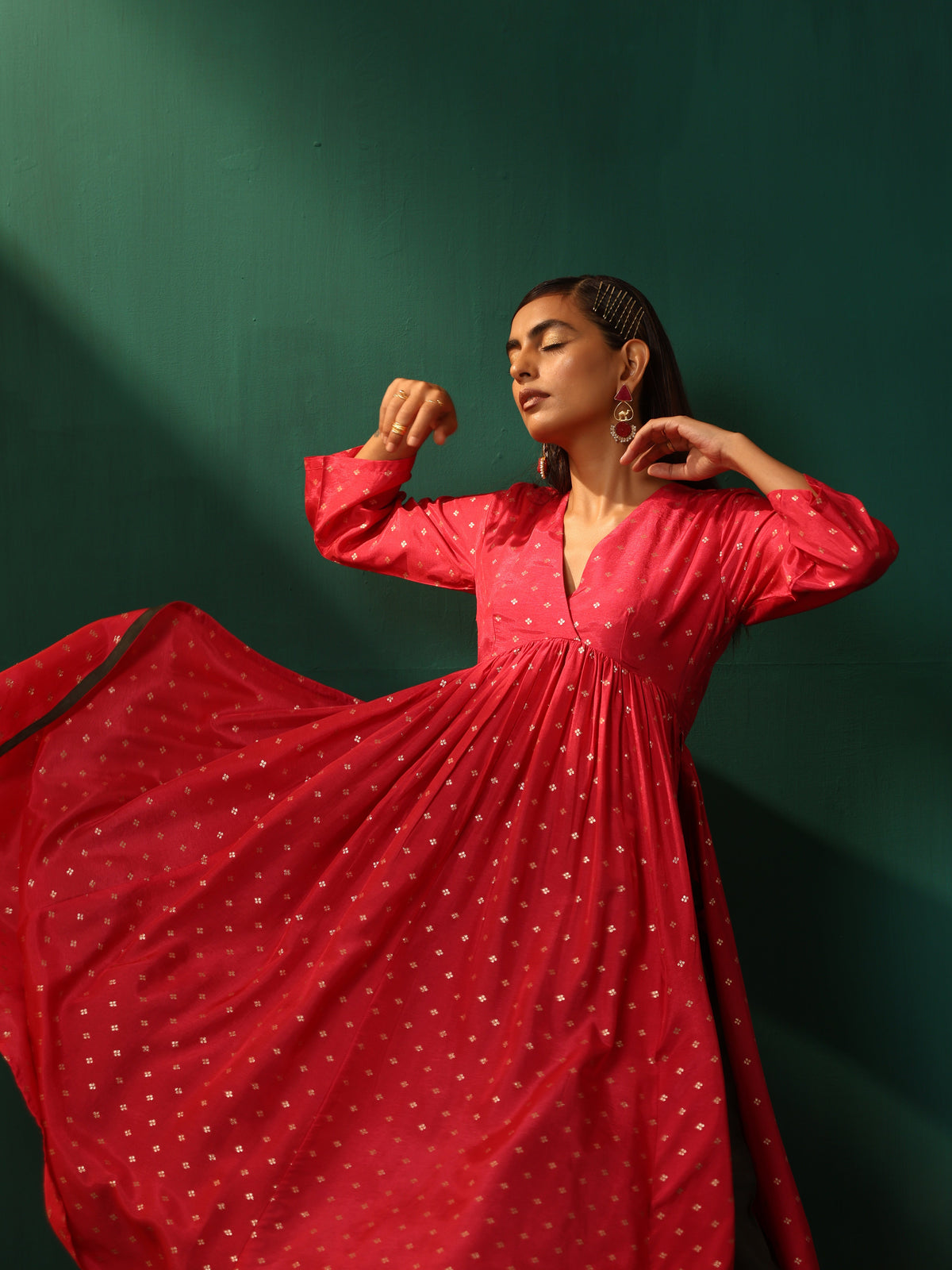 trueBrowns Pink Square Viscose Silk V-Neck Waist Gathered Kurta Pant Set | Grocsy