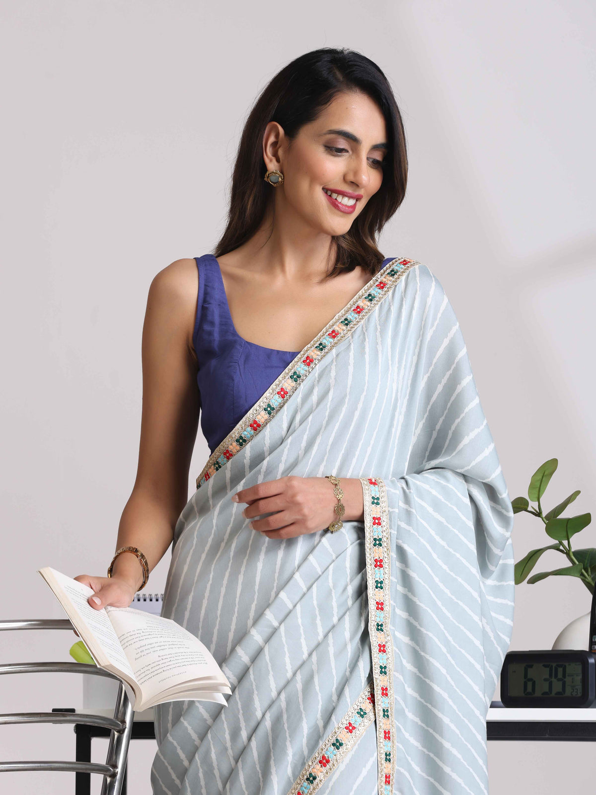 trueBrowns Grey Muslin Silk Saree | Grocsy