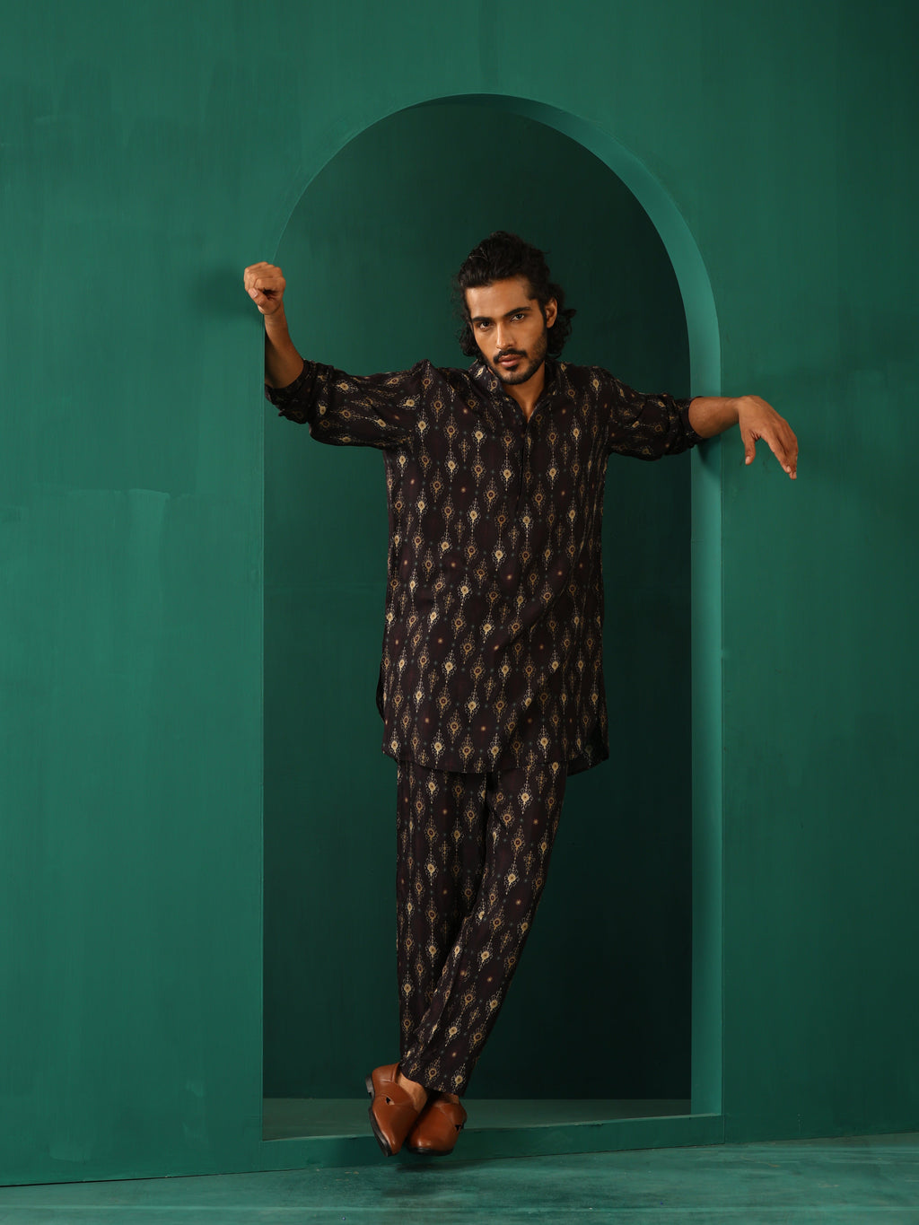 trueBrowns Men's Black Tonal Ikat Muslin Silk Printed Co-ord Set | Grocsy