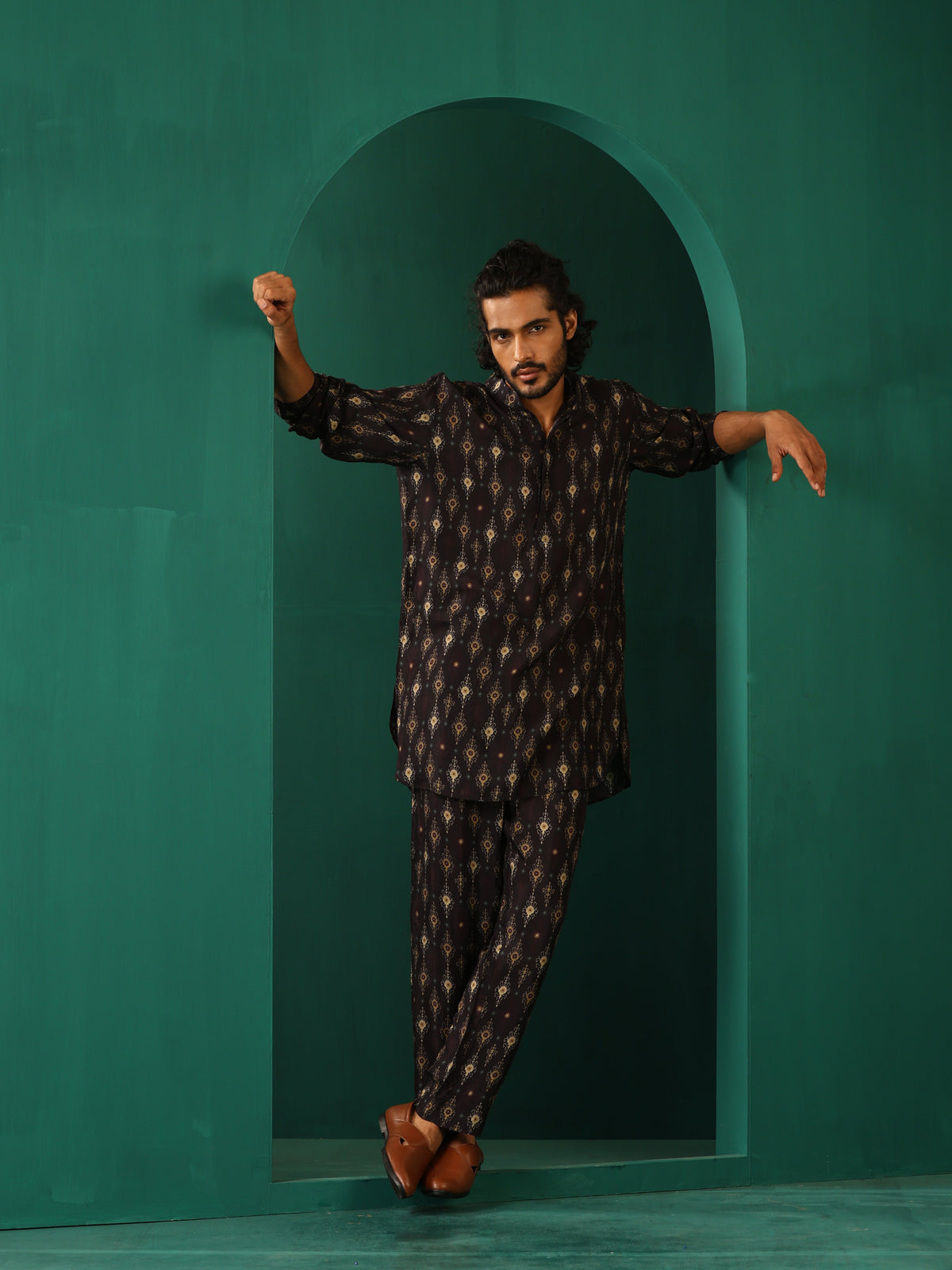 trueBrowns Men's Black Tonal Ikat Muslin Silk Printed Co-ord Set | Grocsy