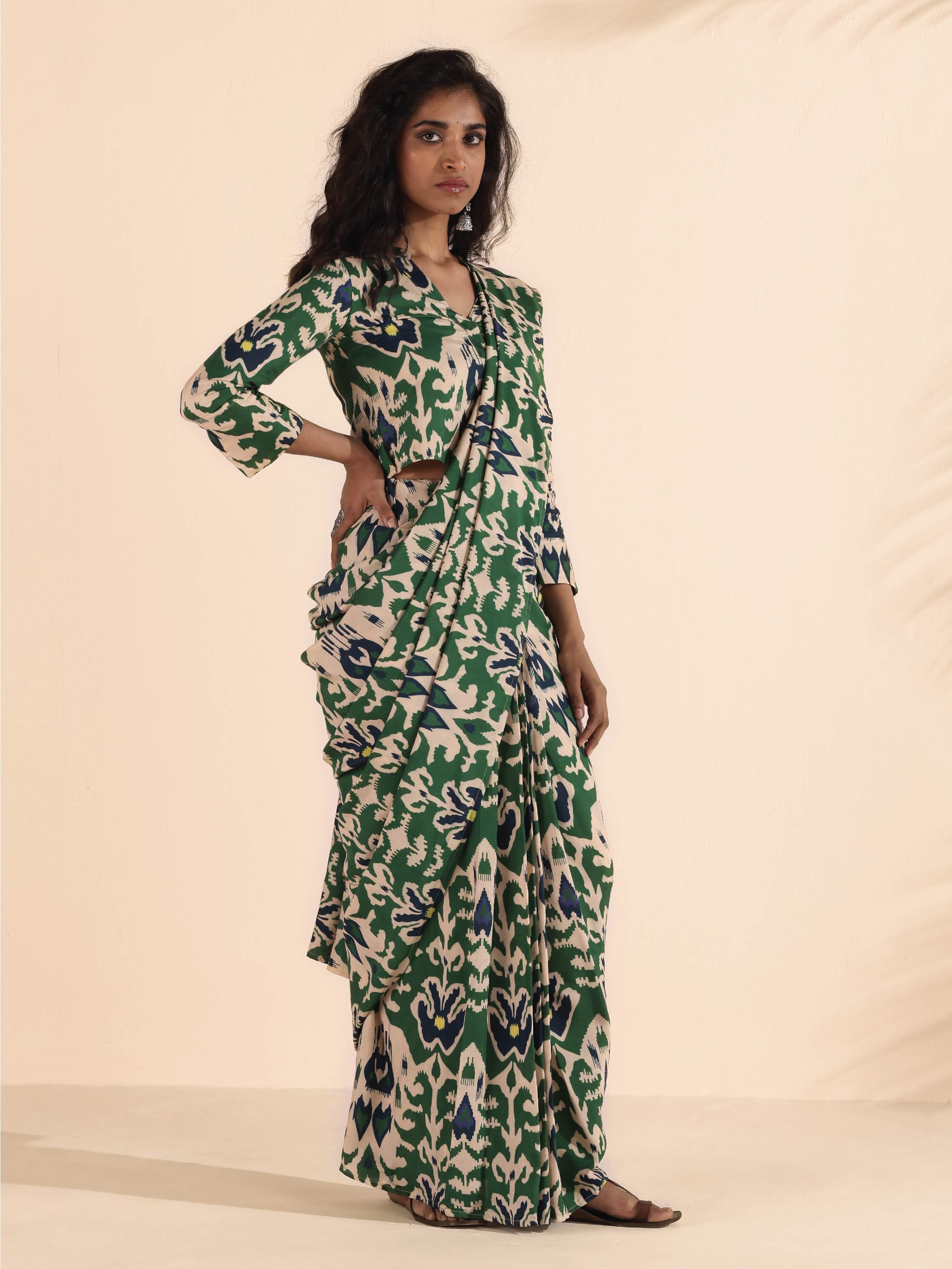 trueBrowns Green Muslin Ikat Ready to Wear Saree | Grocsy
