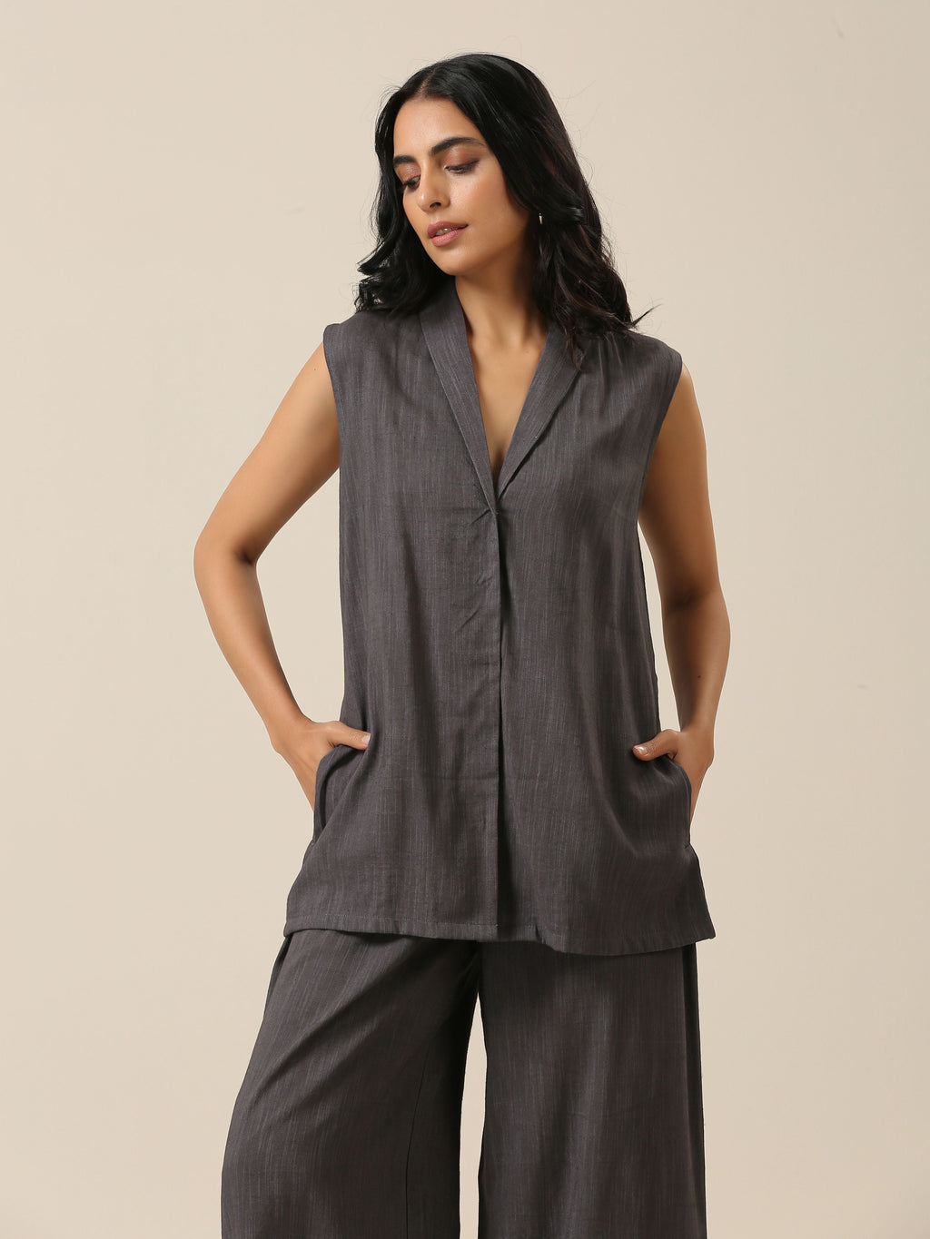 trueBrowns Slate Grey Slub Texture Sleevesless Jacket Pant Set | Grocsy