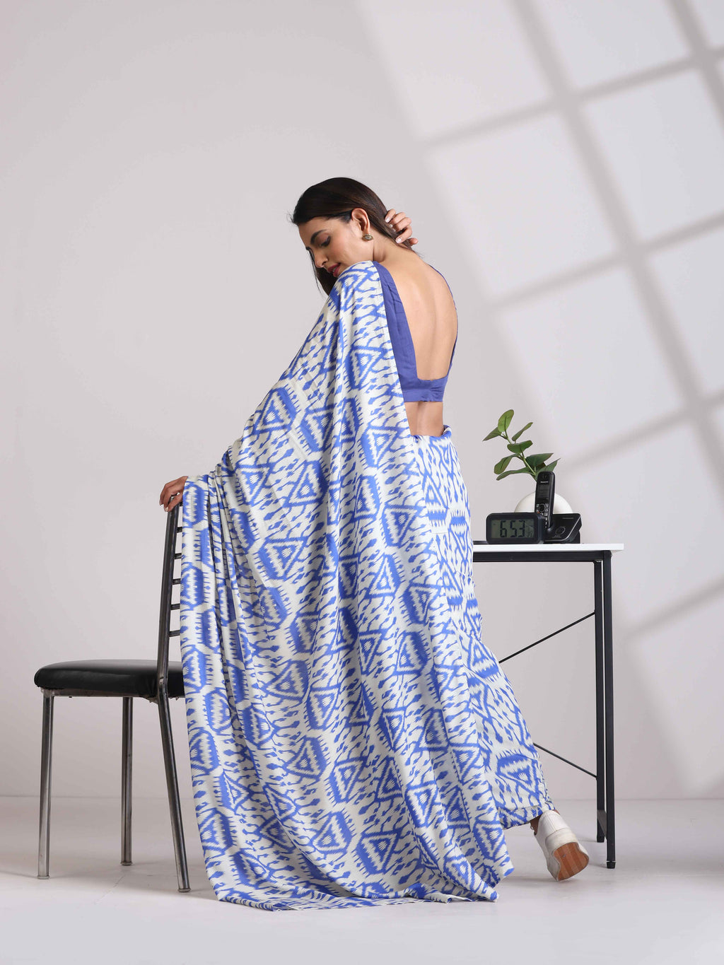 trueBrowns Blue Muslin Ikat Saree | Grocsy