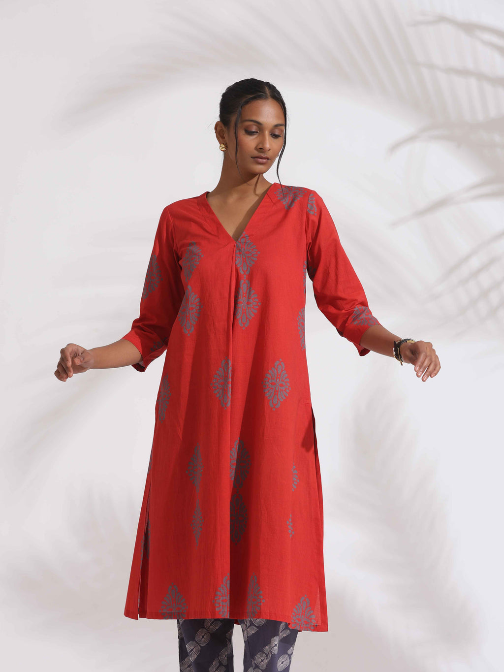 trueBrowns Red Cotton Print Kurta Set | Grocsy