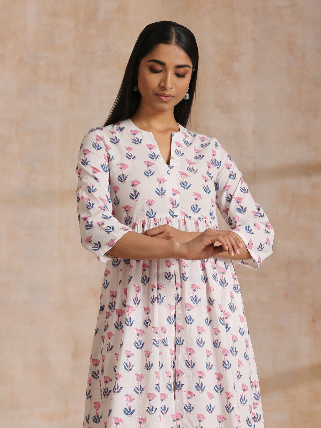 trueBrowns White With Pink Blue Buta Block Print Cotton Kurta Pant Set | Grocsy