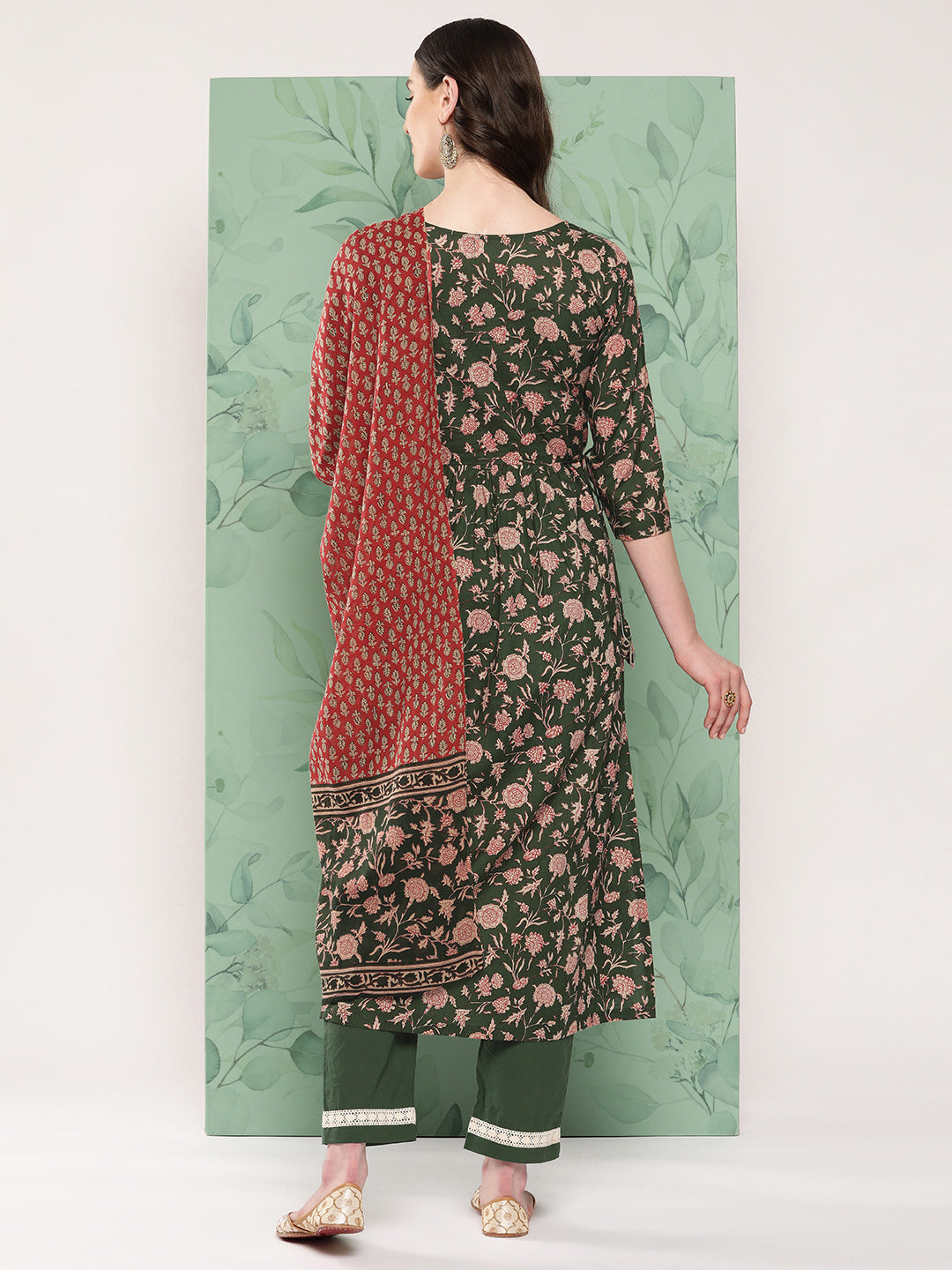 InWeave Women's Green Floral Motif Nyra Kurta Set With Dupatta | Grocsy