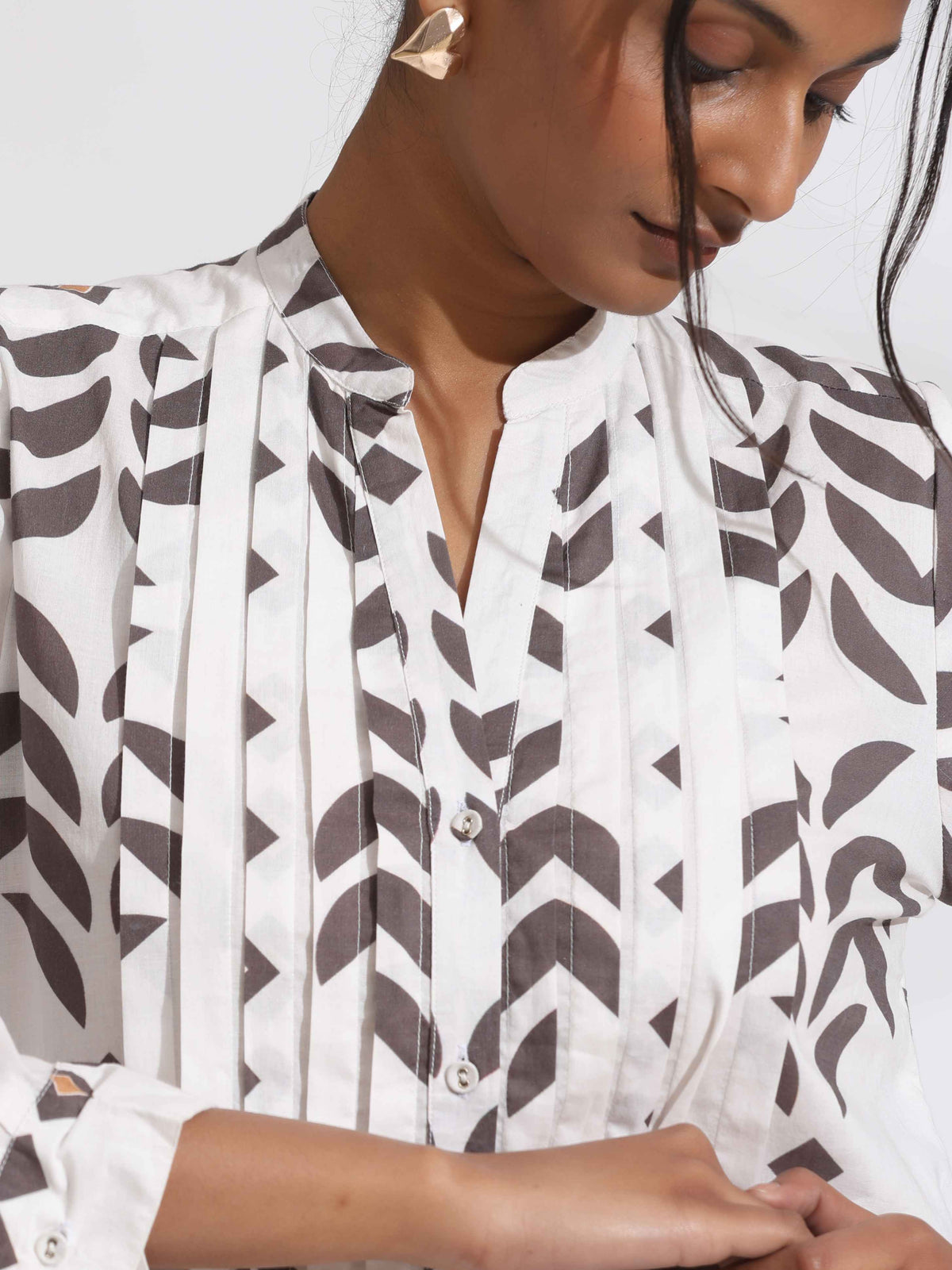 trueBrowns White Cotton Stripe Print Pleated Kurta Set | Grocsy