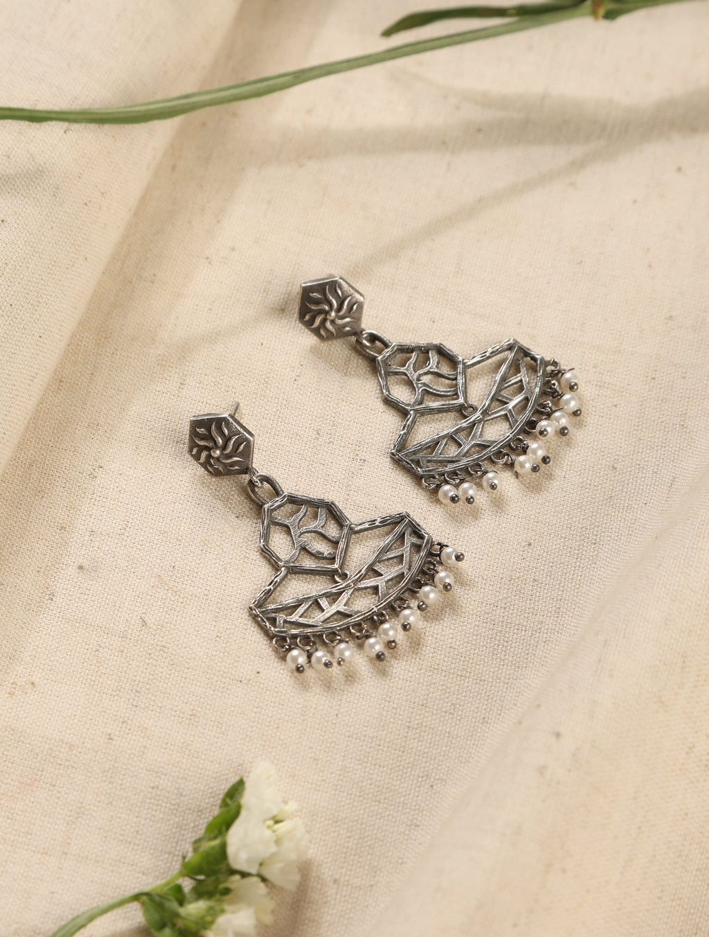 trueBrowns Silver Jaali Earrings | Grocsy