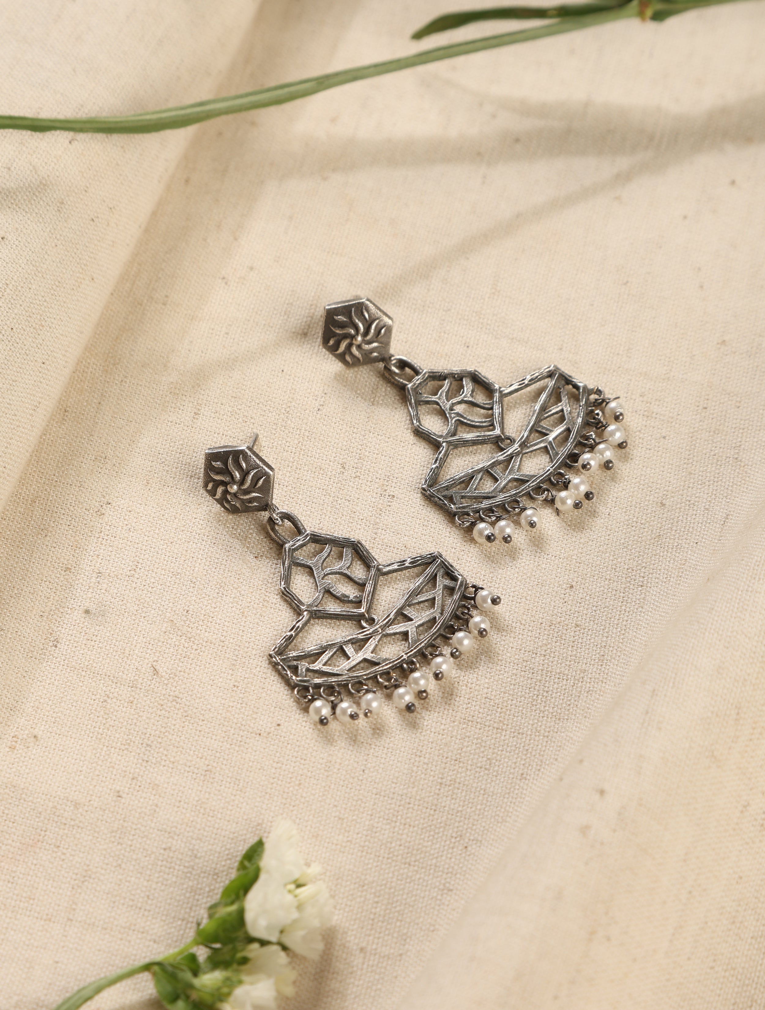 trueBrowns Silver Jaali Earrings | Grocsy