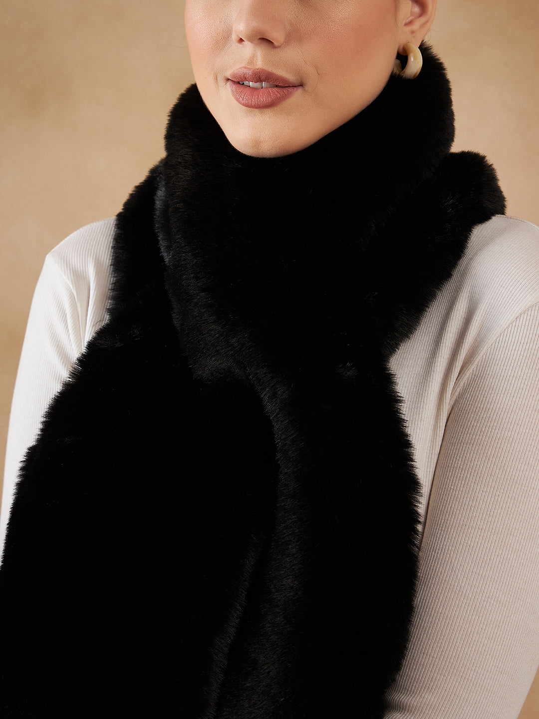 InWeave Women's Black Faux Fur Neck Warmer | Grocsy