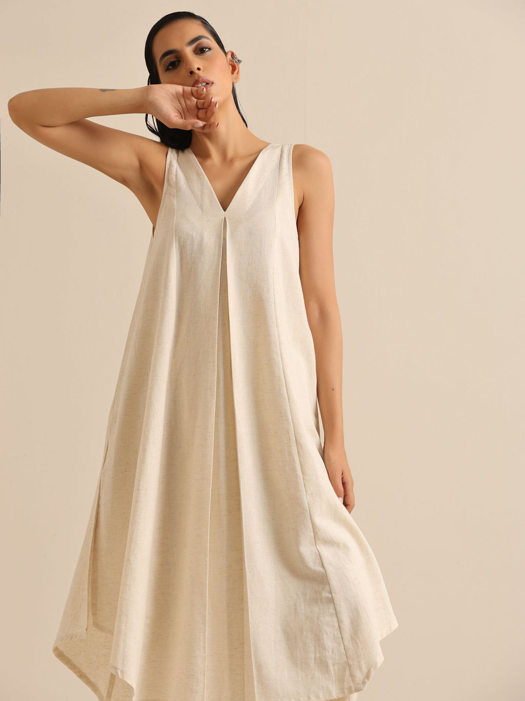 trueBrowns Off-White Sleeveless Kurta Pant Set | Grocsy