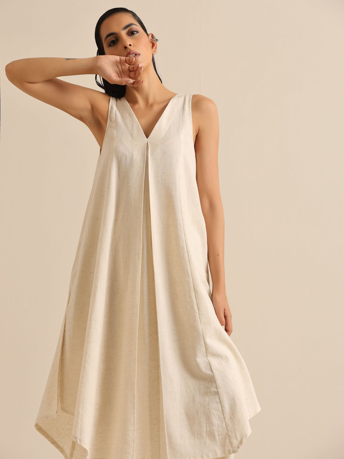 trueBrowns Off-White Sleeveless Kurta Pant Set | Grocsy