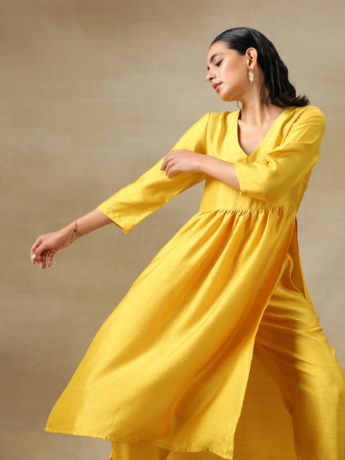 trueBrowns Yellow Textured Silk High Slit Gathered Kurta Set | Grocsy