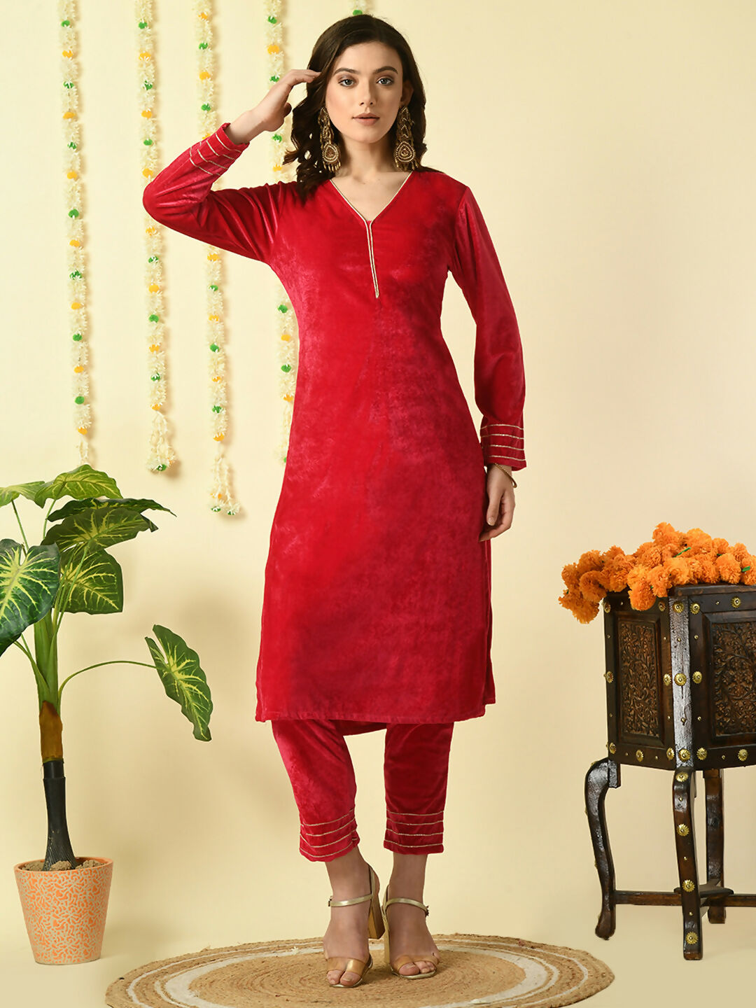 Myshka Women's Pink Velvet Kurta With Trousers Party Sets | Grocsy