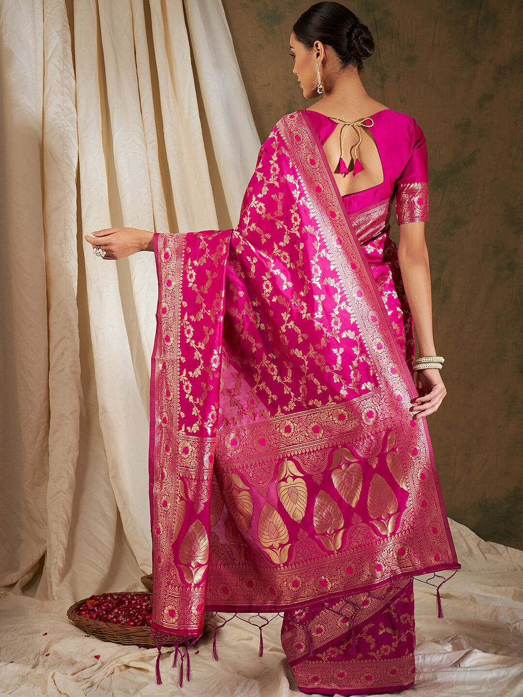 Sangria Pink & Gold-Toned Floral Woven Design Zari Banarasi Saree | Grocsy