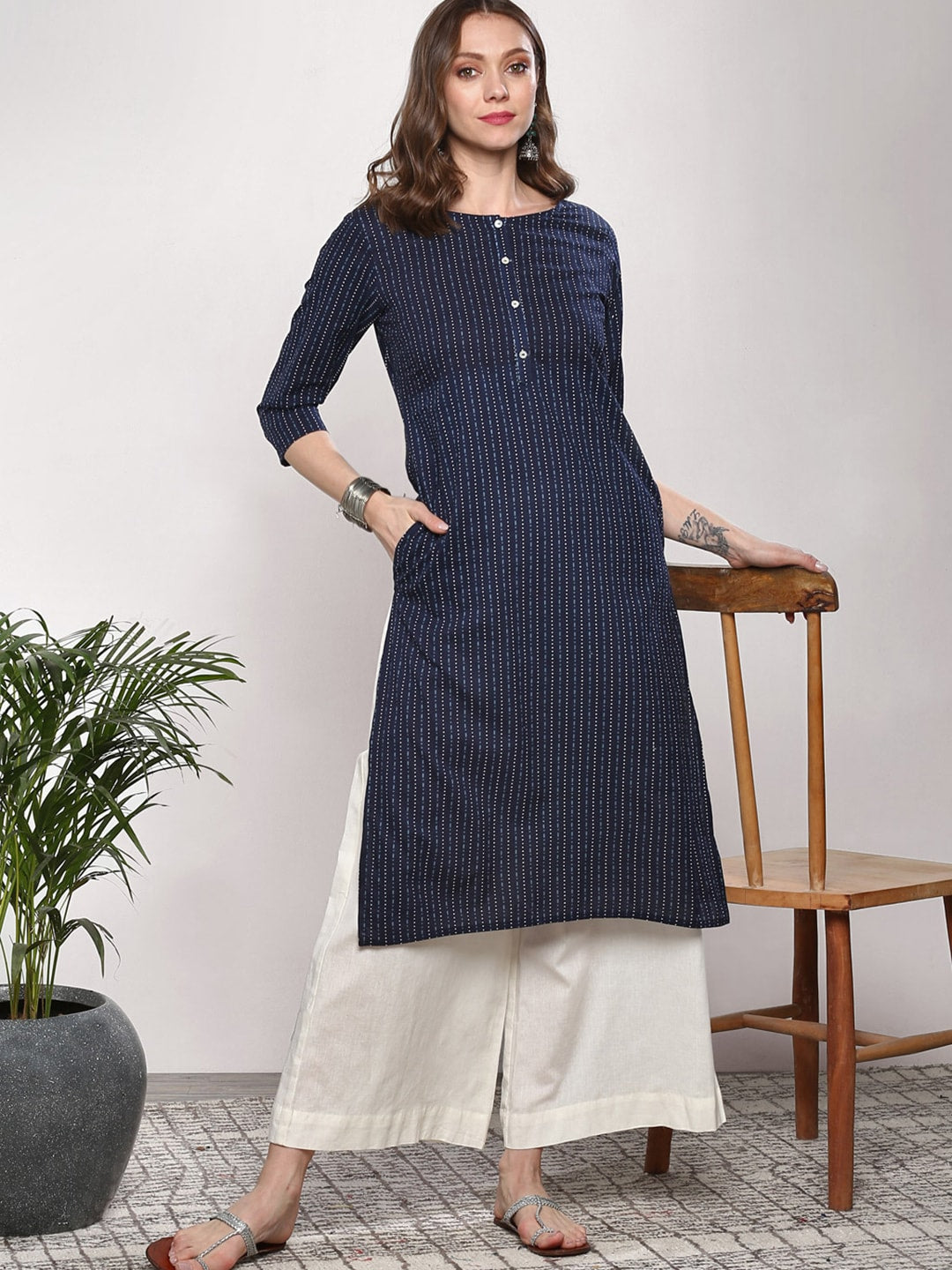 Sangria Women Navy Blue Printed Straight Kurta | Grocsy