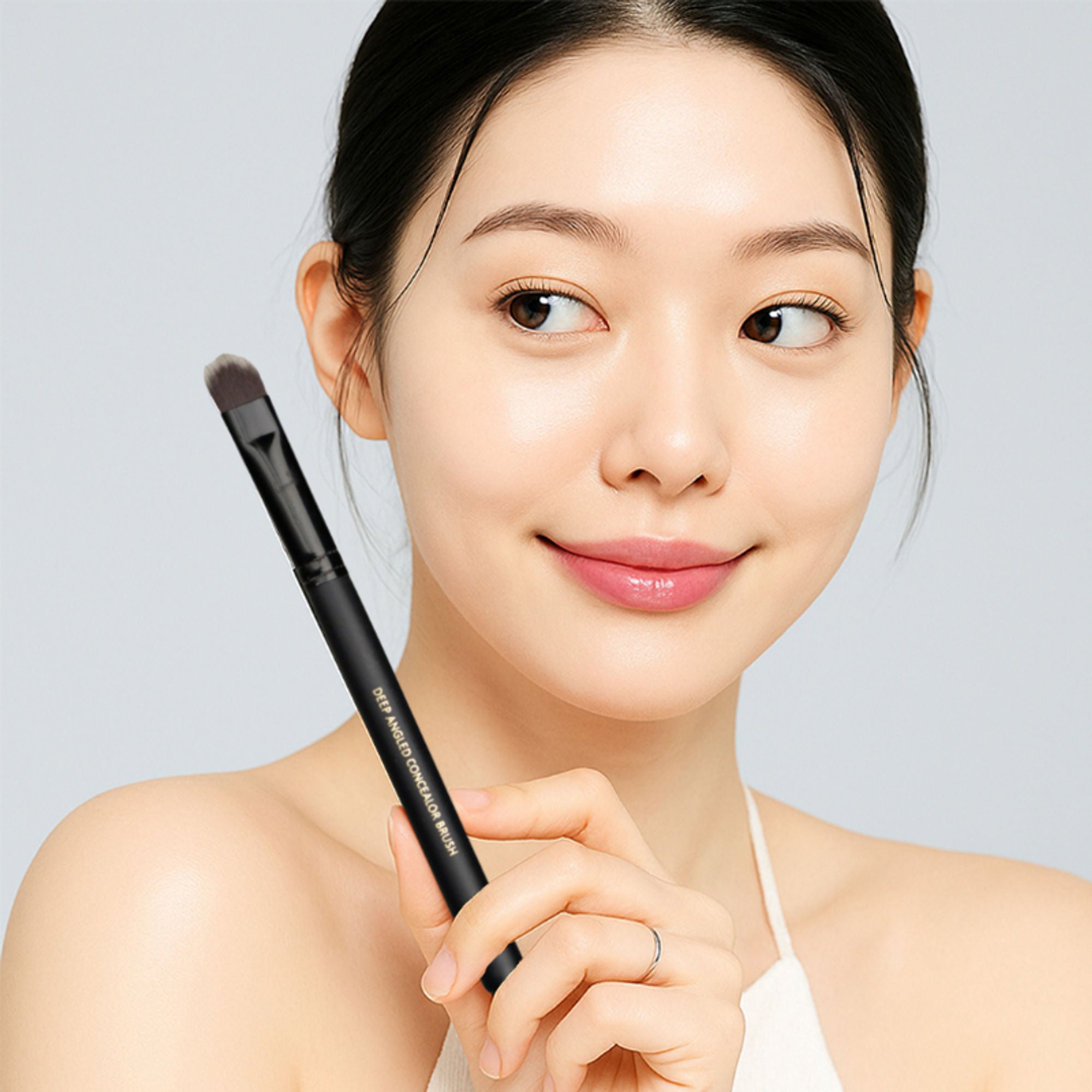 CUFFS N LASHES Deep Angled Concealer Brush - F011 | Grocsy