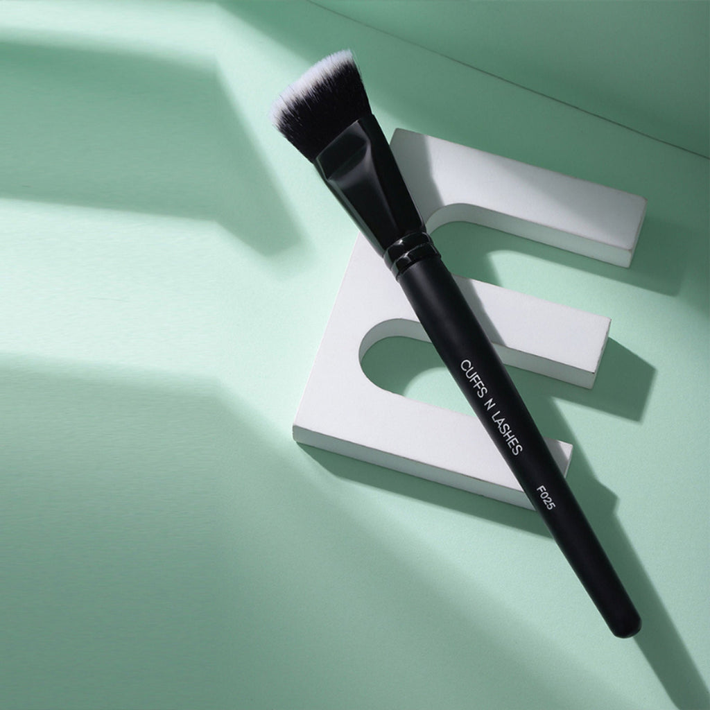 CUFFS N LASHES Big Bronzer Contour Brush - F025 | Grocsy