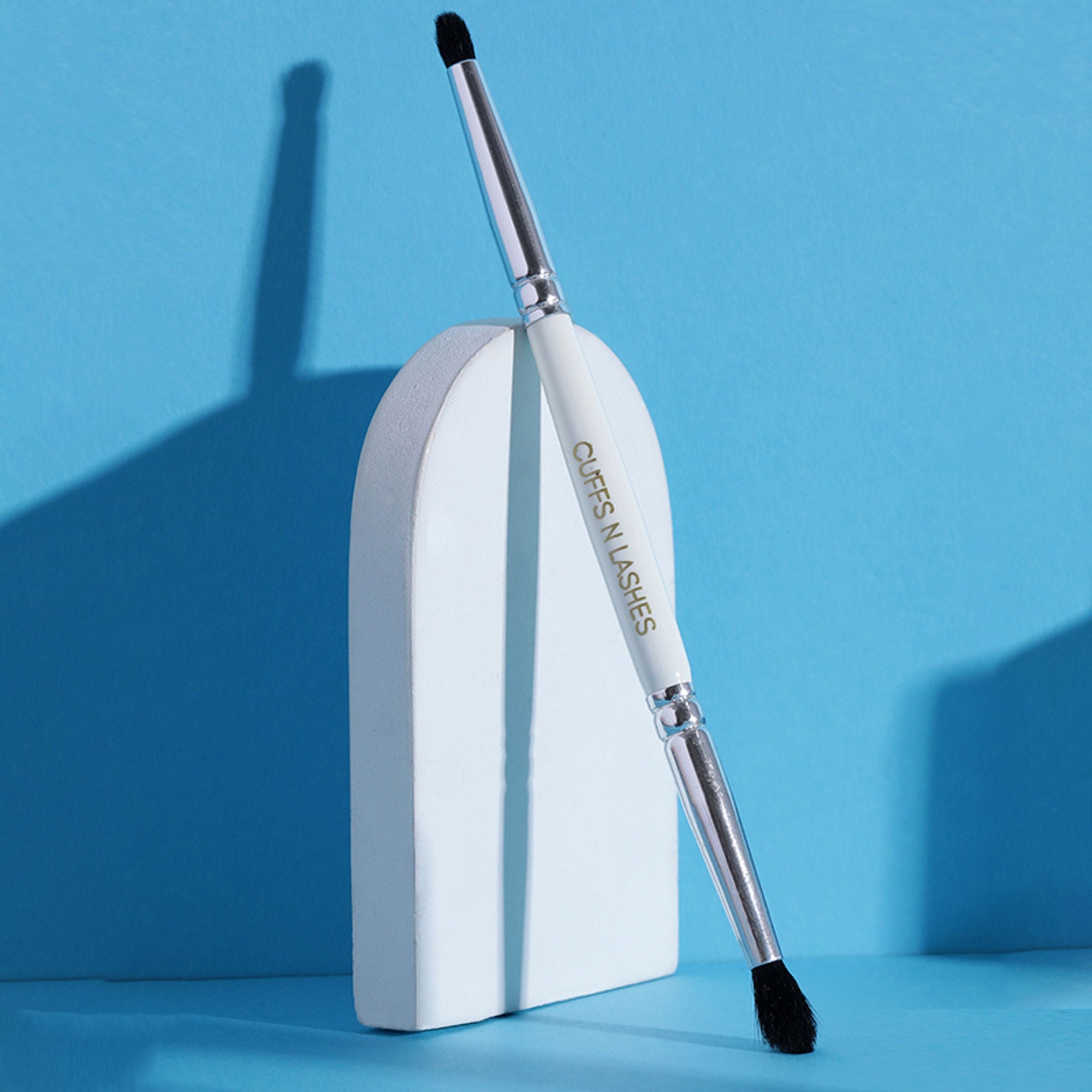 CUFFS N LASHES Small Smudger & Pencil Dual Brush - 05 | Grocsy