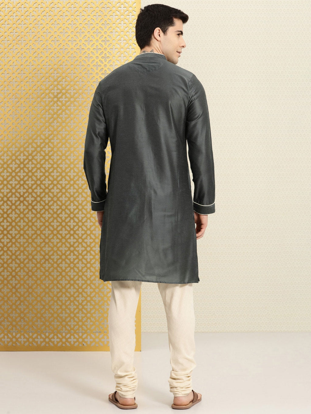 House of Pataudi Men Embroidered Mirror Work Jashn Kurta | Grocsy