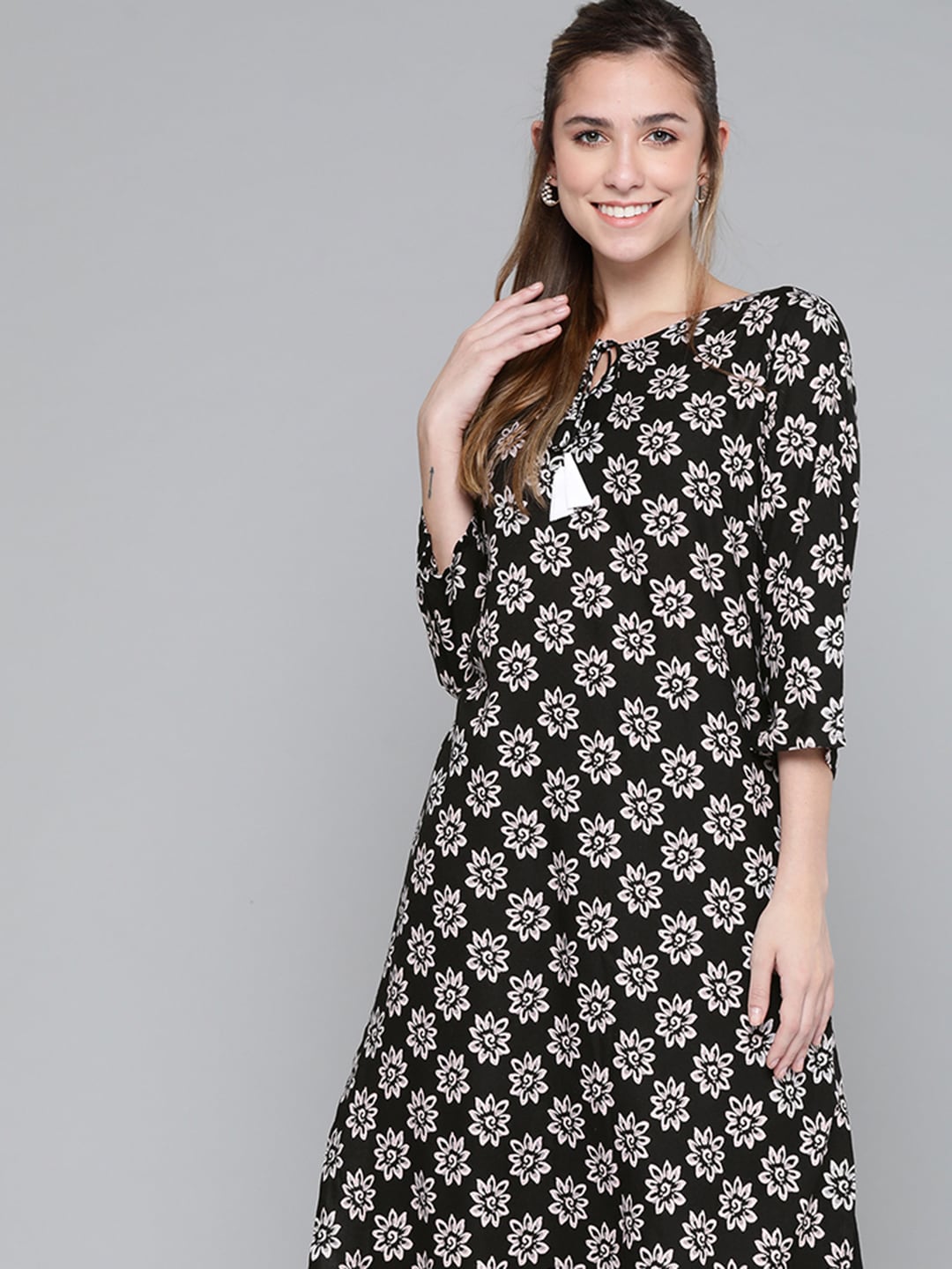 HERE&NOW Women Black & White Floral Printed Kurta | Grocsy