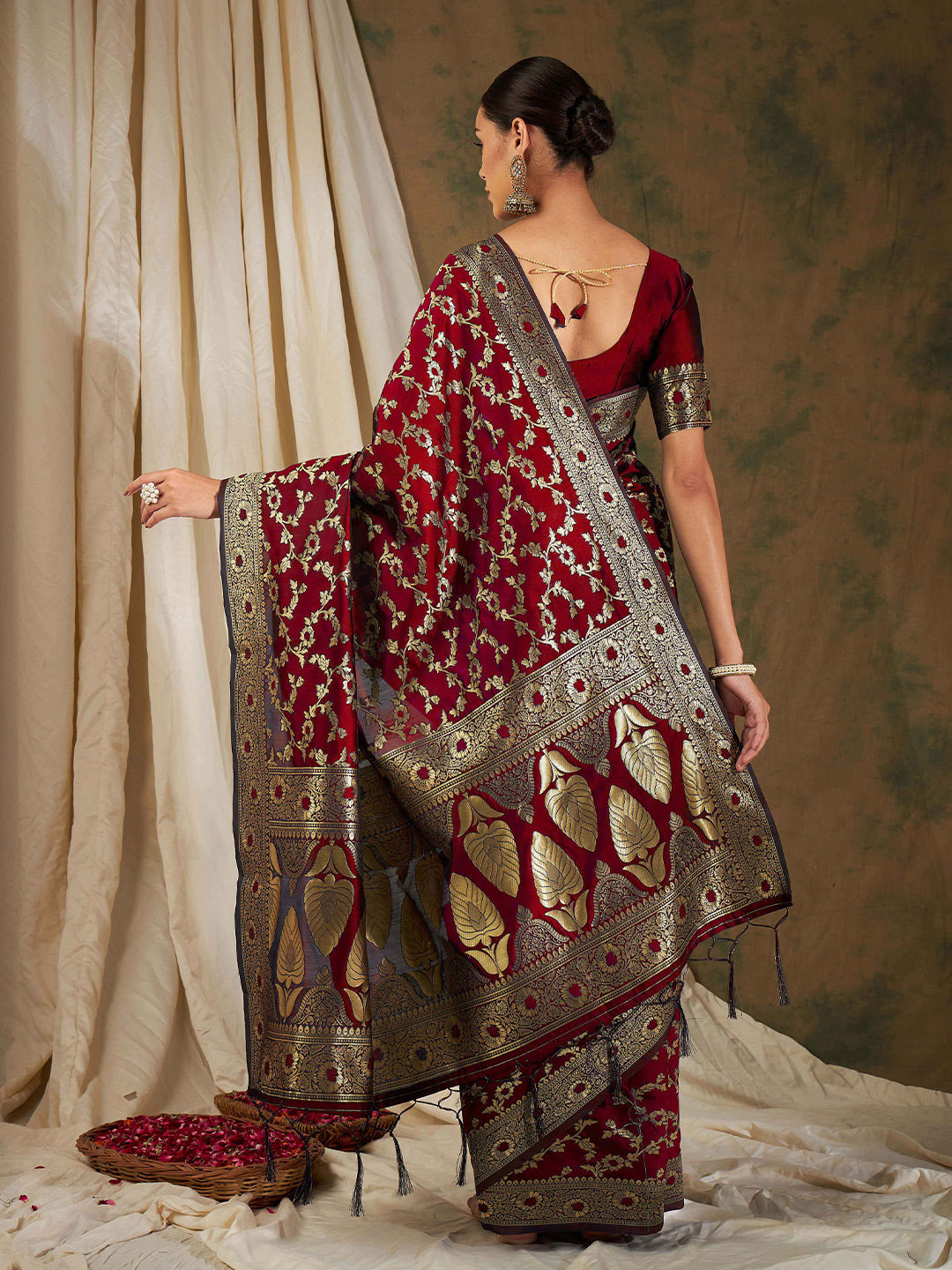Sangria Woven Design Zari Kanjeevaram Saree | Grocsy