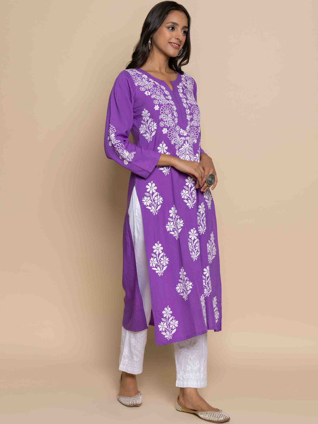 HOUSE OF KARI Floral Chikankari Embroidered Notched Round Neck Straight Kurta | Grocsy