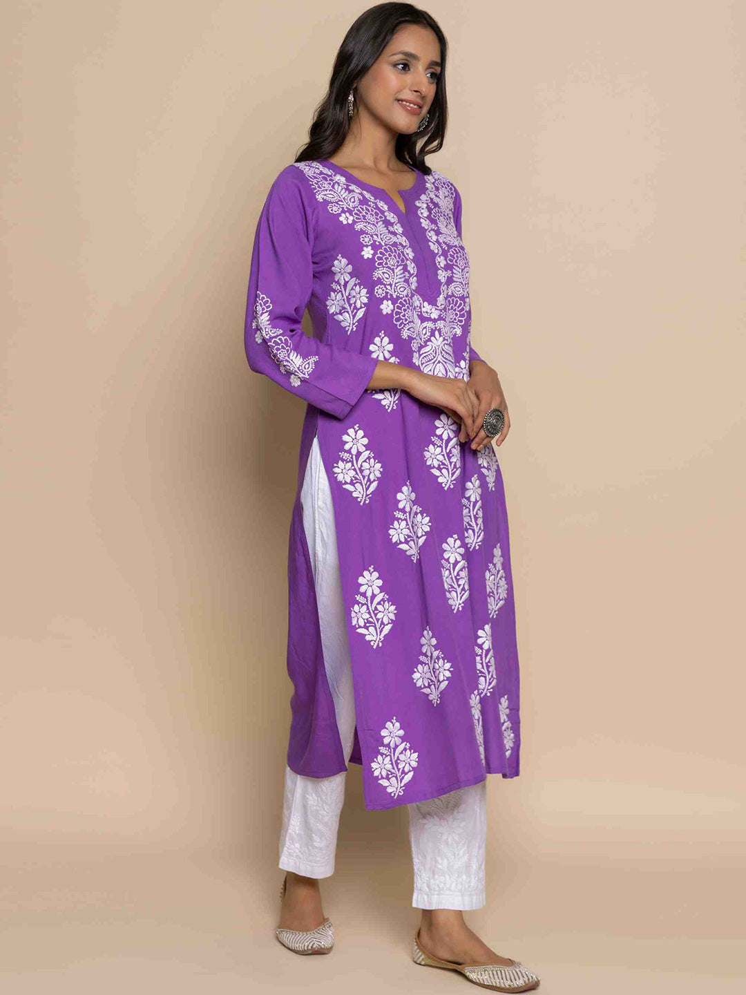 HOUSE OF KARI Floral Chikankari Embroidered Notched Round Neck Straight Kurta | Grocsy