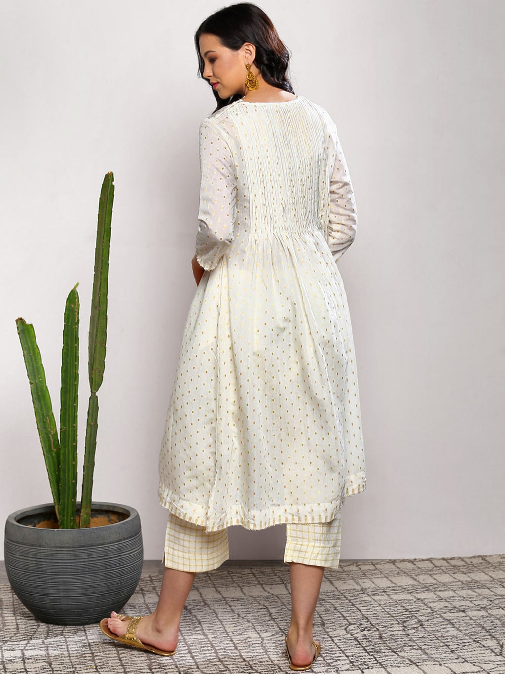 Sangria Women Off-White Printed Kurta with Crop Trousers | Grocsy