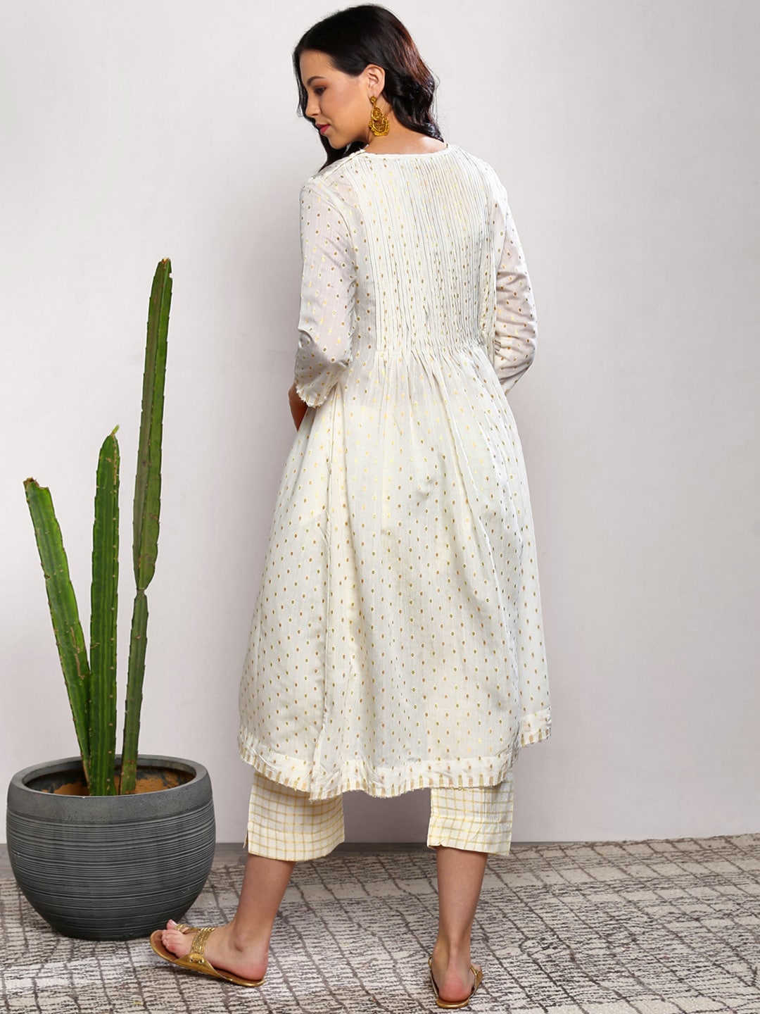 Sangria Women Off-White Printed Kurta with Crop Trousers | Grocsy