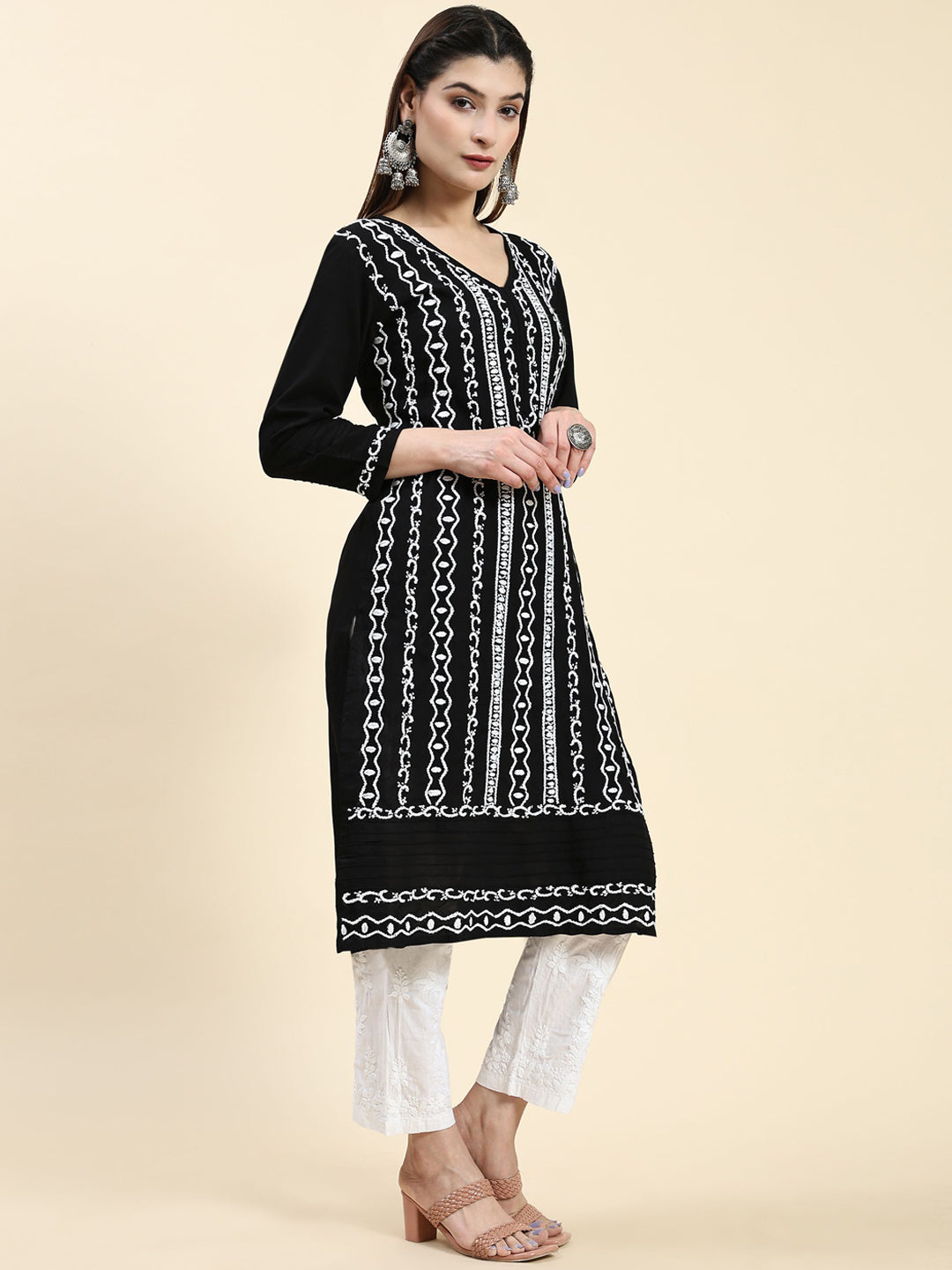 HOUSE OF KARI Ethnic Motifs Embroidered Chikankari Straight Kurta | Grocsy