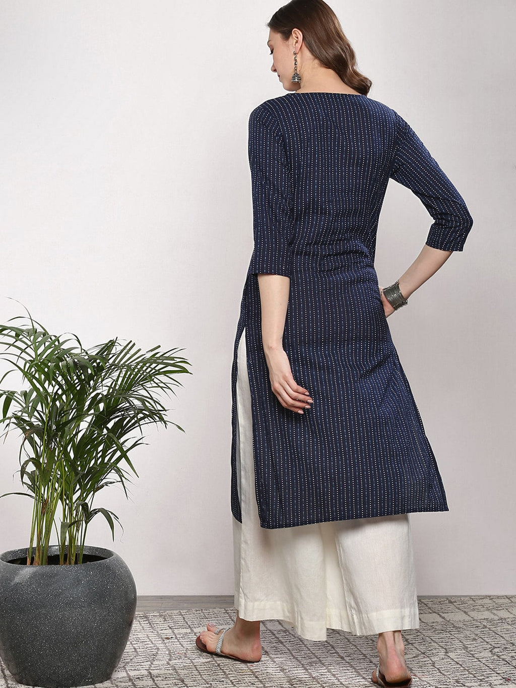 Sangria Women Navy Blue Printed Straight Kurta | Grocsy