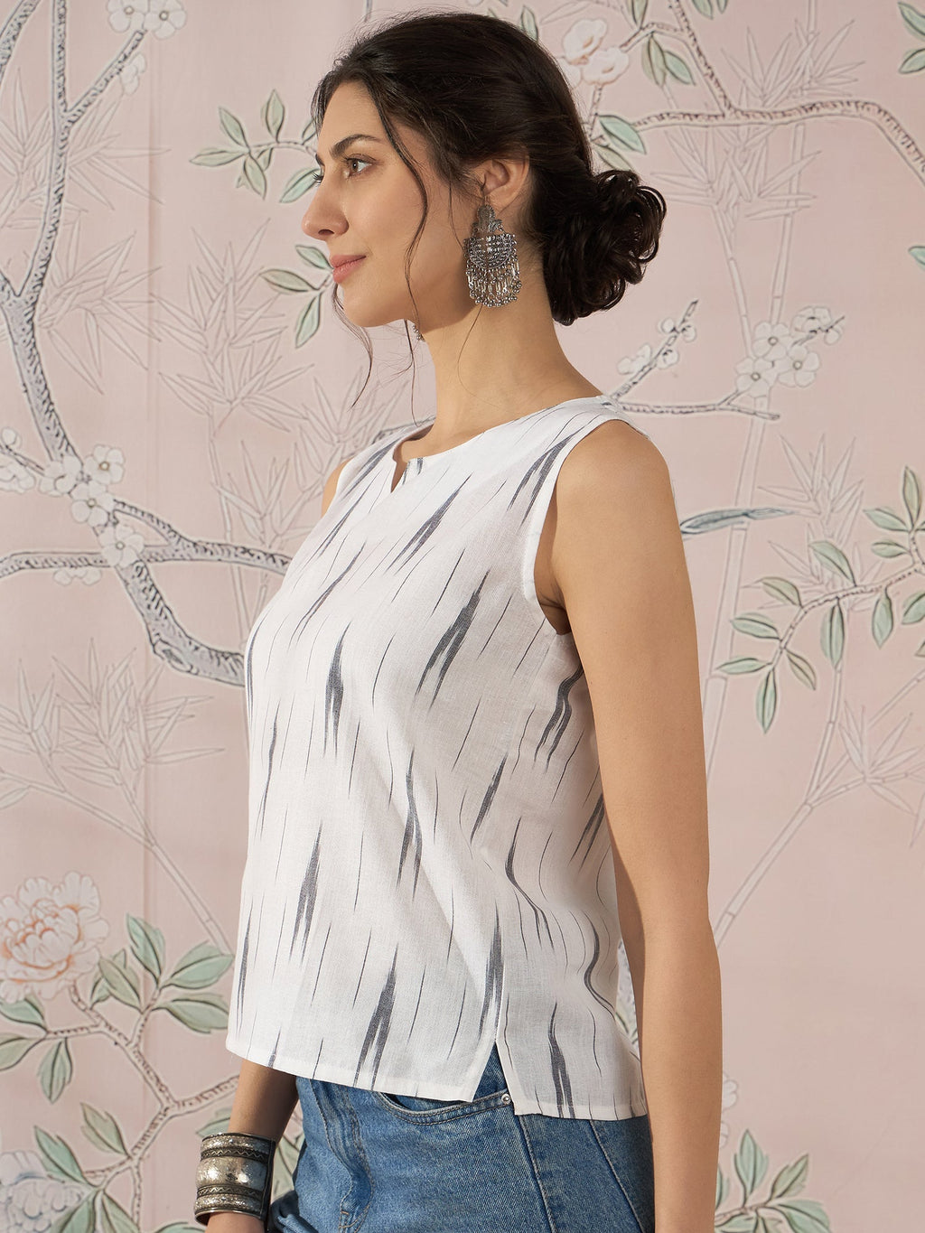 InWeave White Black Ikkat W/S Top | Grocsy