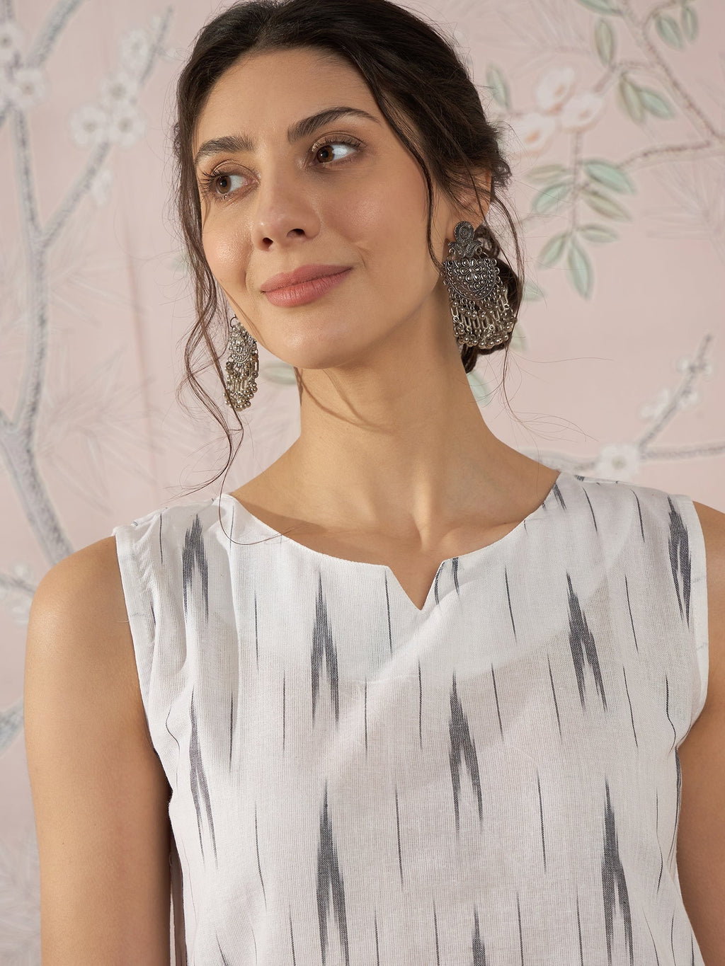 InWeave White Black Ikkat W/S Top | Grocsy