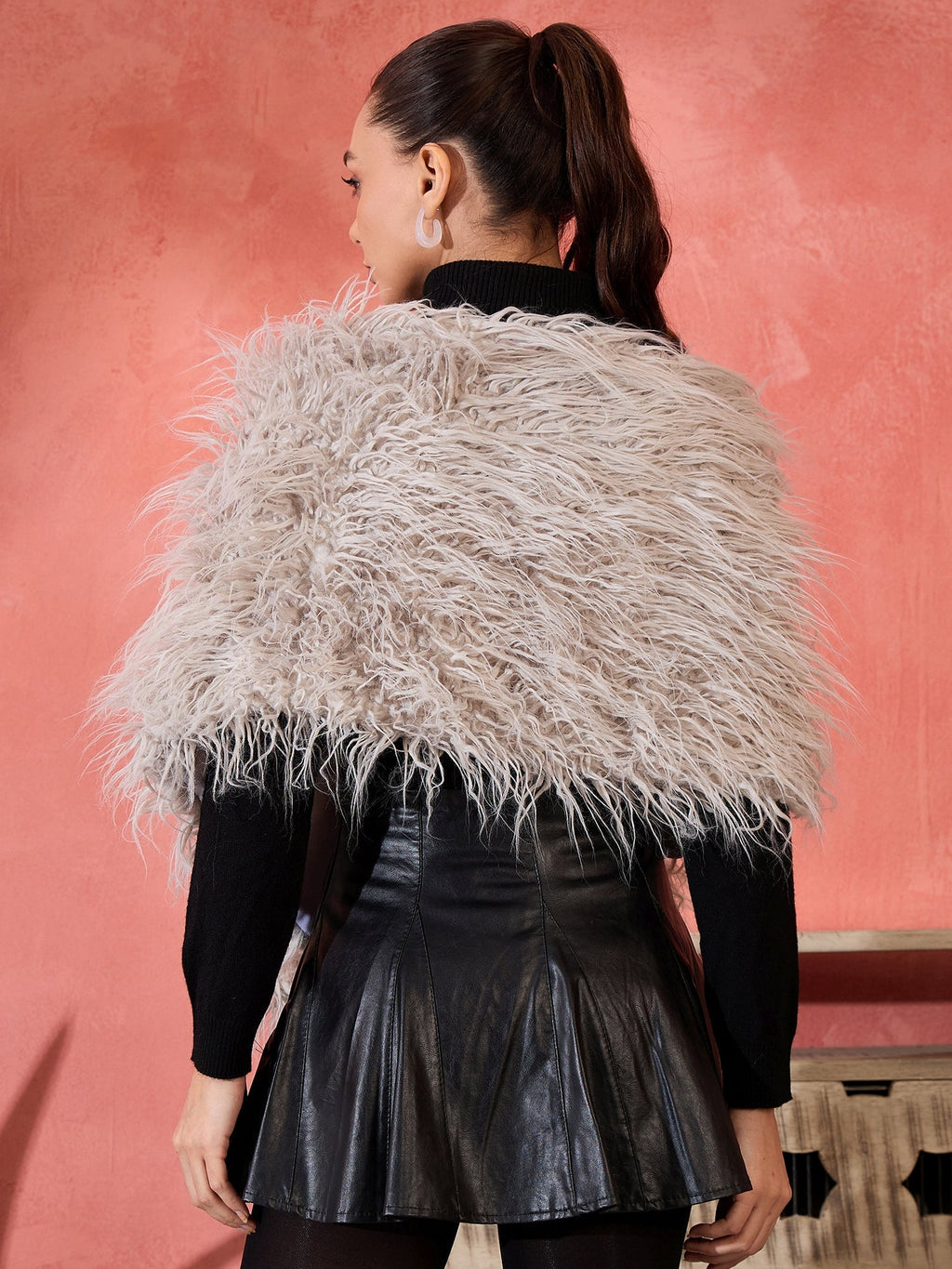 InWeave Light Grey Thread Fur Cape | Grocsy