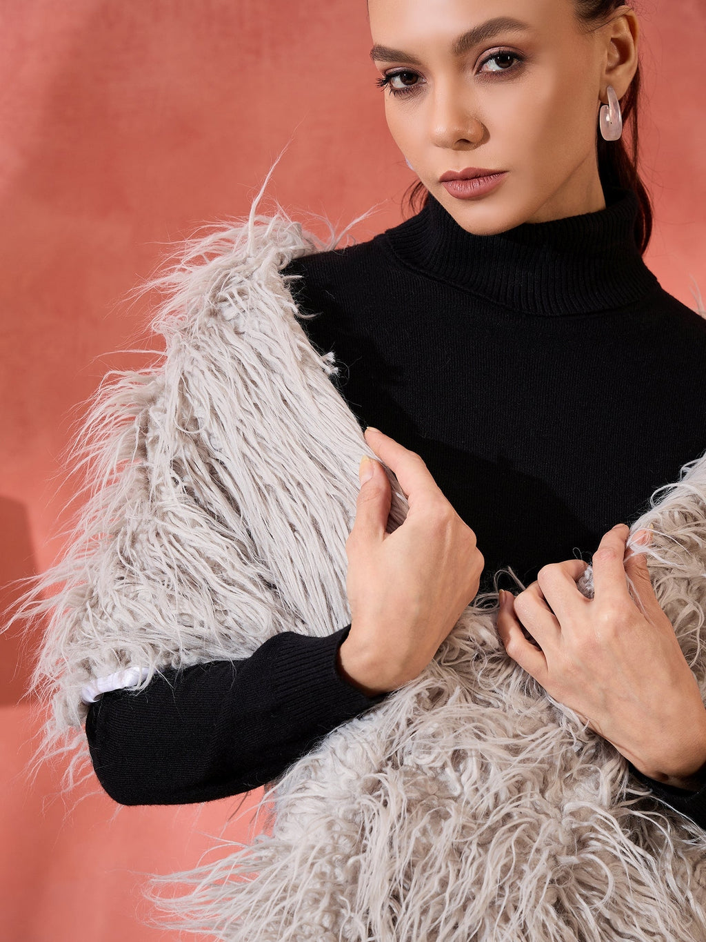 InWeave Light Grey Thread Fur Cape | Grocsy