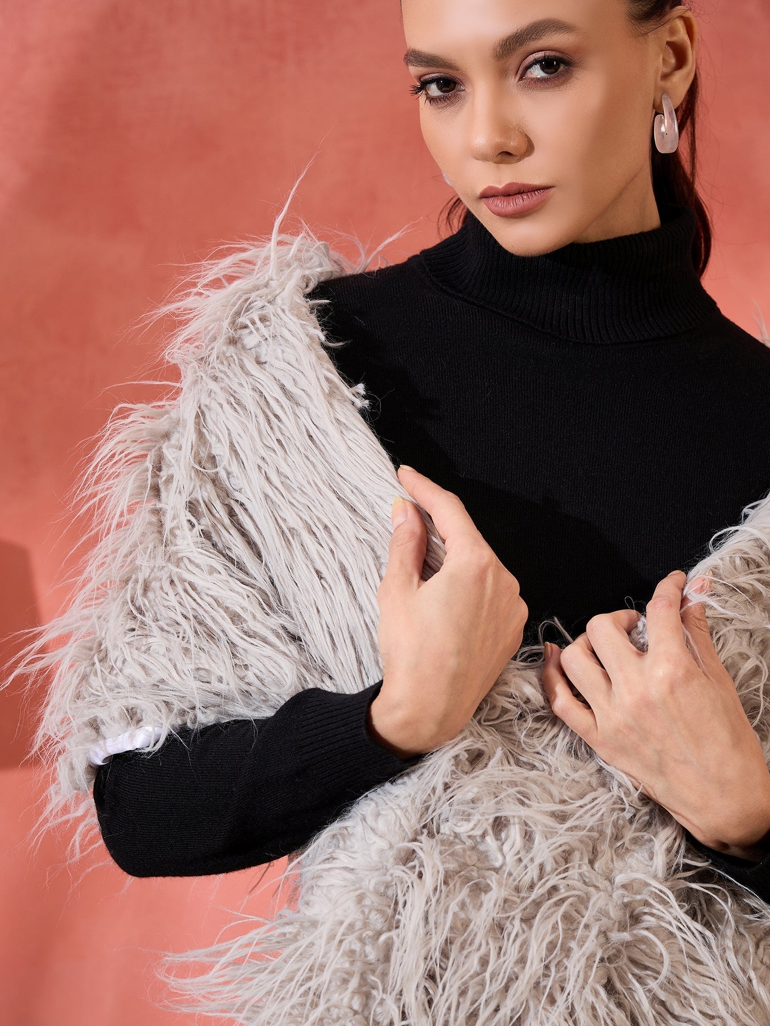 InWeave Light Grey Thread Fur Cape | Grocsy