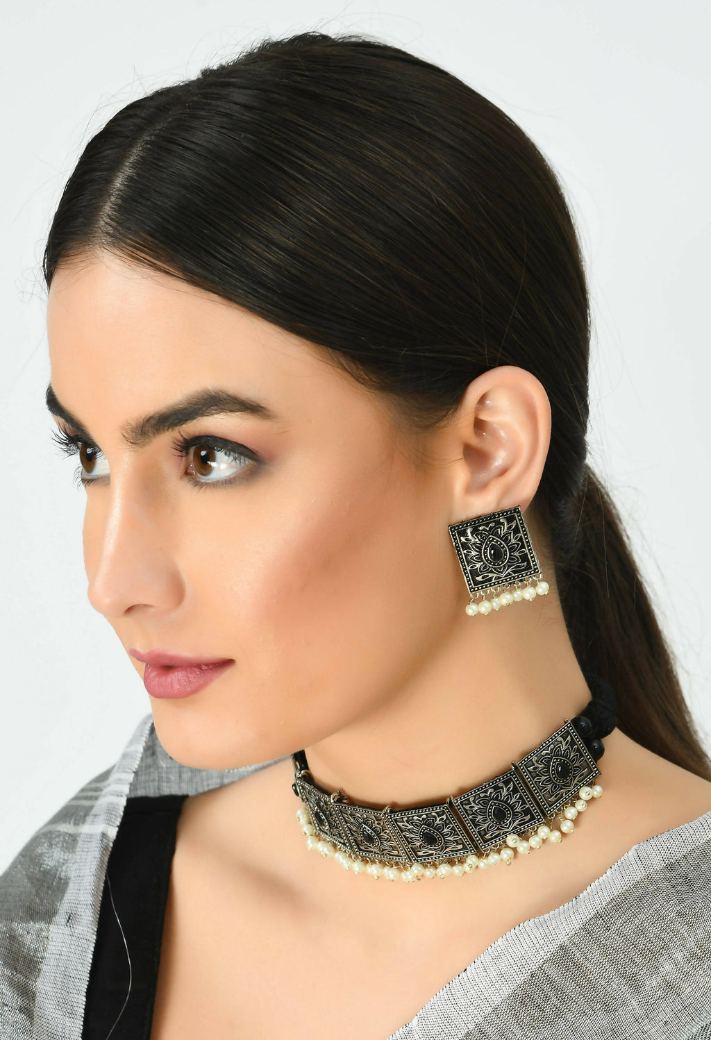Mominos Fashion Johar Kamal Statement Silver-Plated Brass Finish Kundan/Pearls Choker For Women (Black) | Grocsy