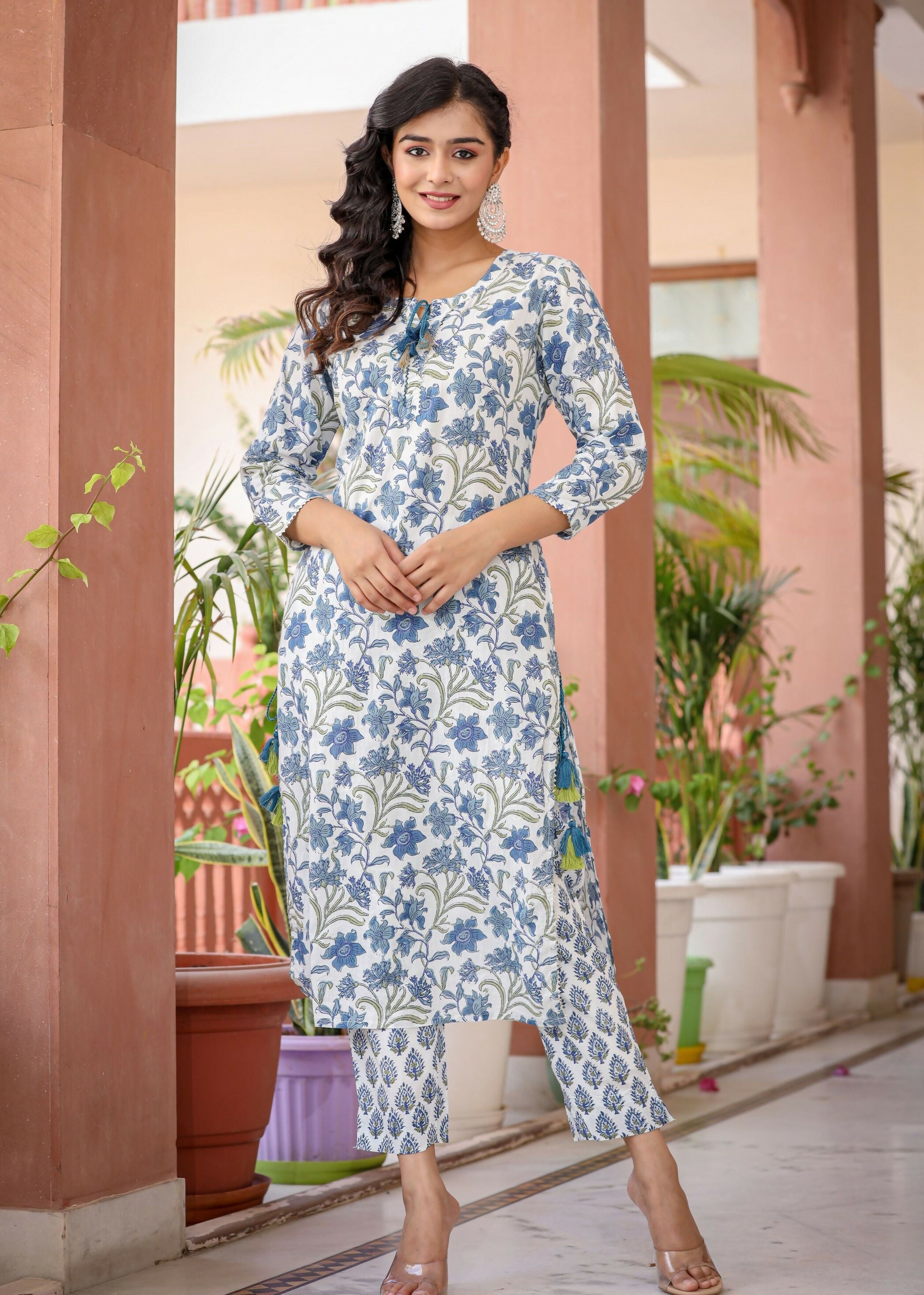 Kaajh Women's White Blue Floral Print Kurta Pant Set | Grocsy