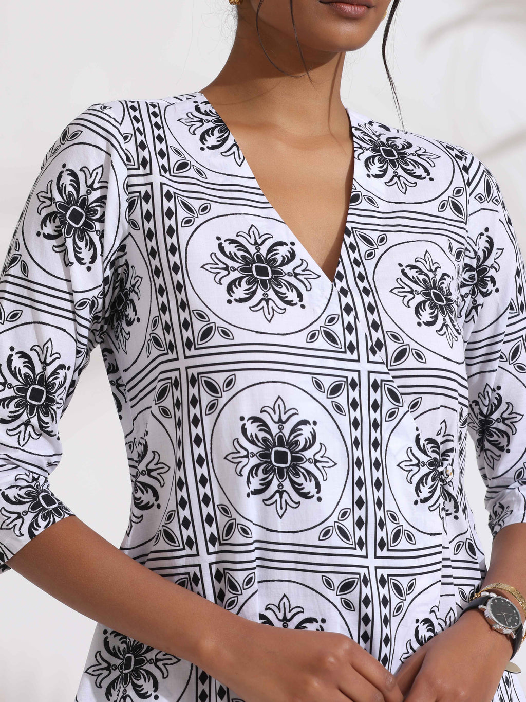 trueBrowns White Cotton Geometric Print Angrakha Kurta Set | Grocsy