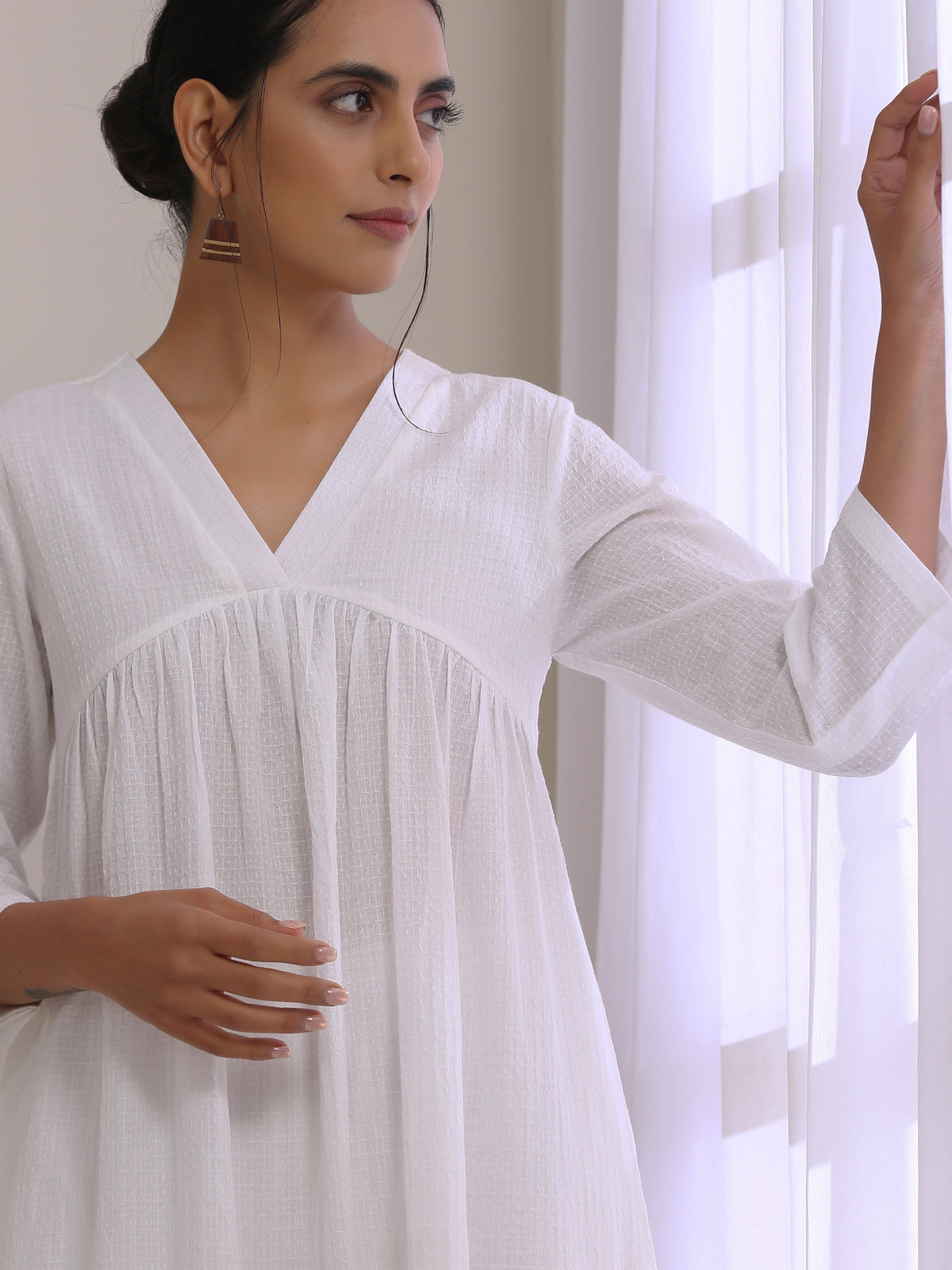 trueBrowns White Dobby Flared Slit Kurta Pant Set | Grocsy