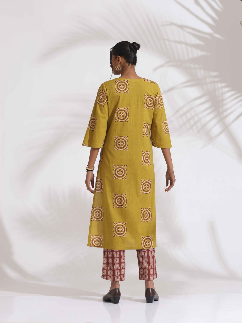trueBrowns Green Cotton Print HighSlit Kurta Set | Grocsy