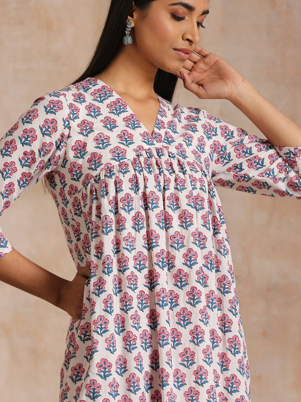 trueBrowns White With Pink Blue Floral Block Print Cotton Flared Slit Kurta Pant Set | Grocsy