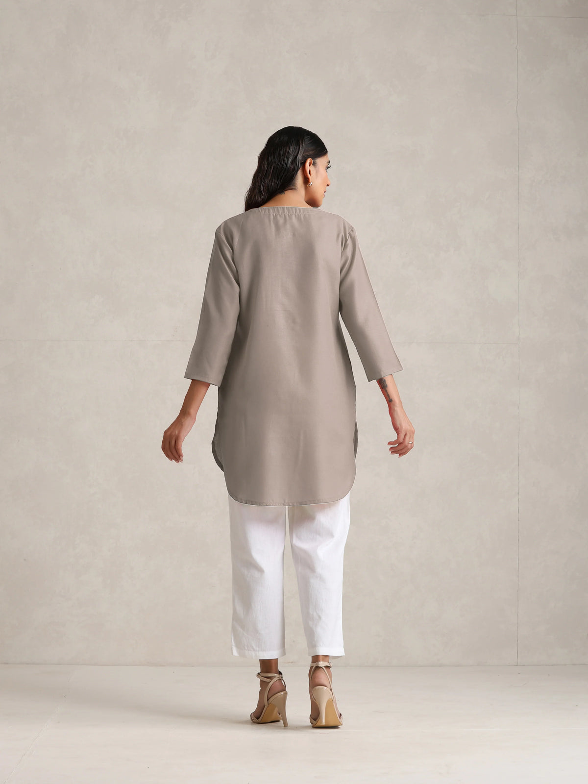 trueBrowns Light Grey Cotton Blend Short Kurta | Grocsy