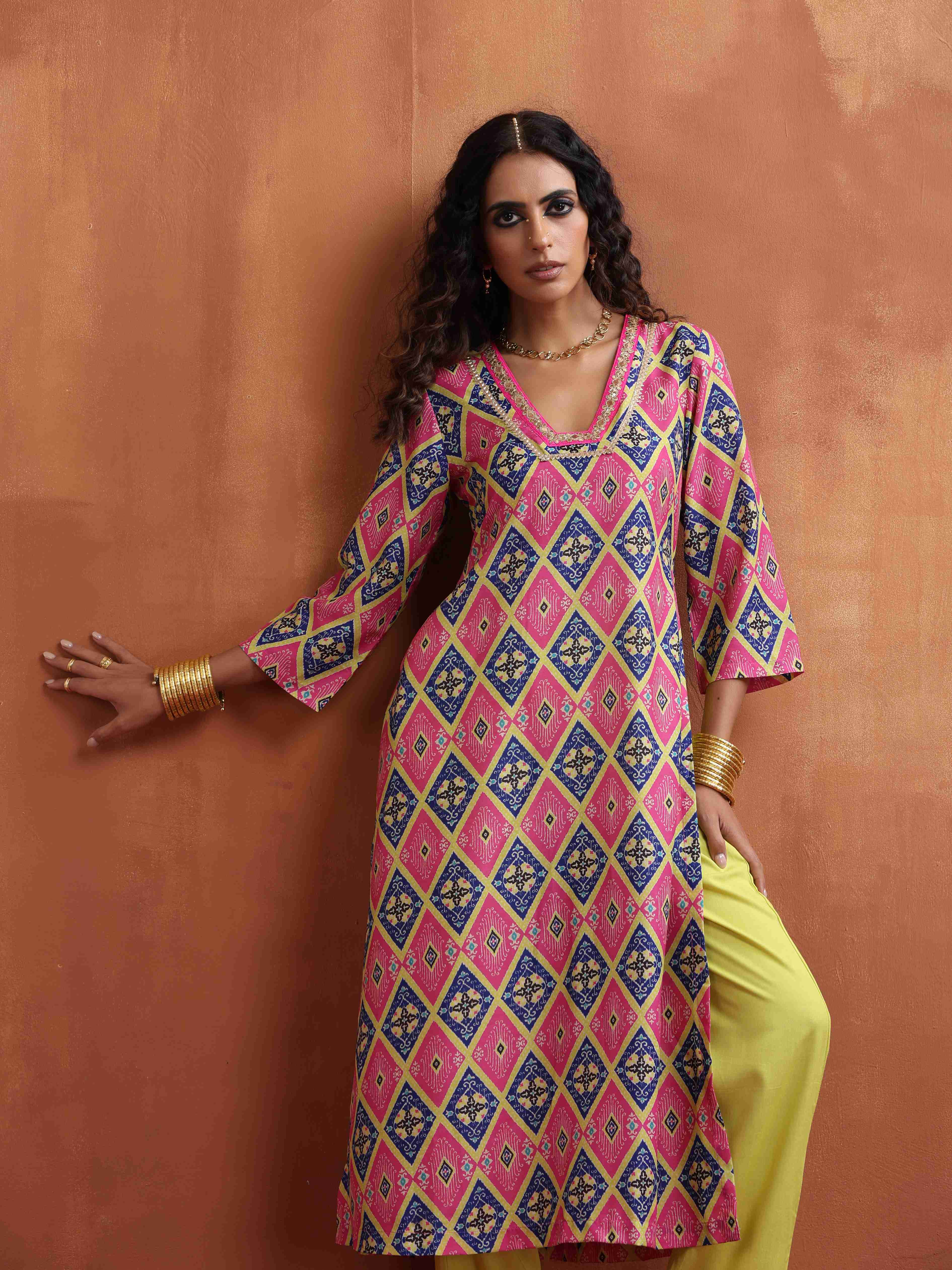 trueBrowns Pink Print High Slit Kurta Set | Grocsy