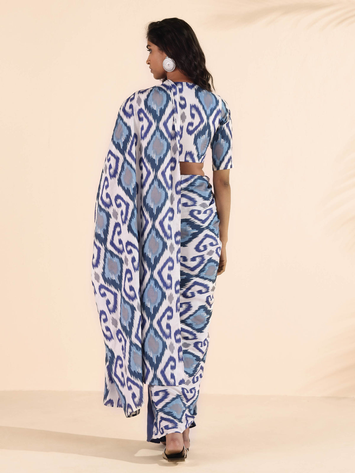 trueBrowns Blue White Muslin Ikat Saree | Grocsy