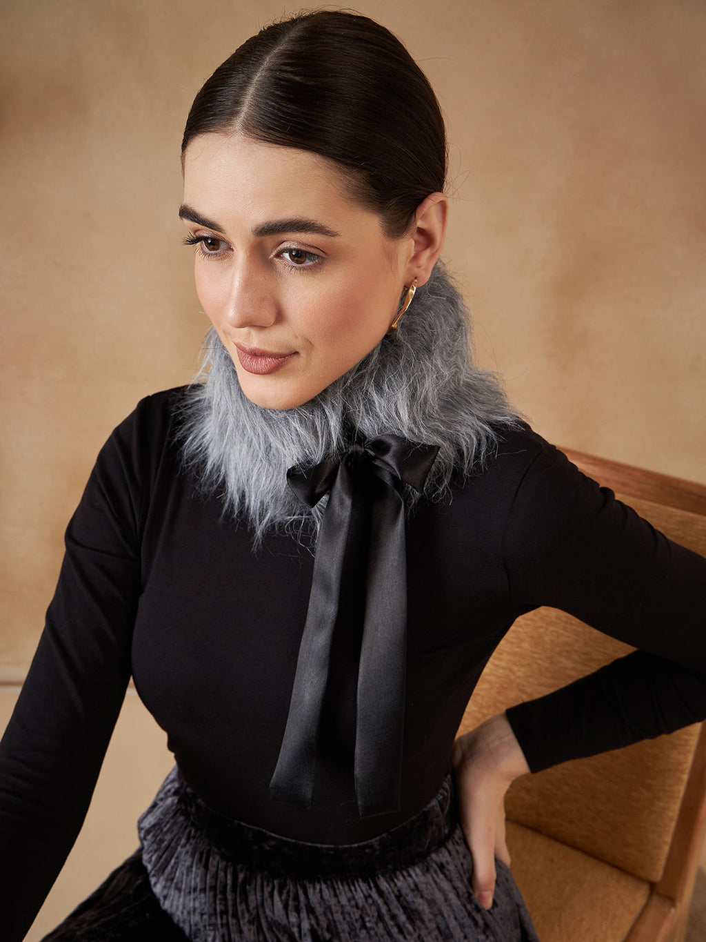 InWeave Women's Light Grey Fur Neckpiece | Grocsy