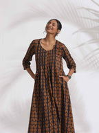 trueBrowns Black Cotton Print Pleated Flared Kurta Set | Grocsy