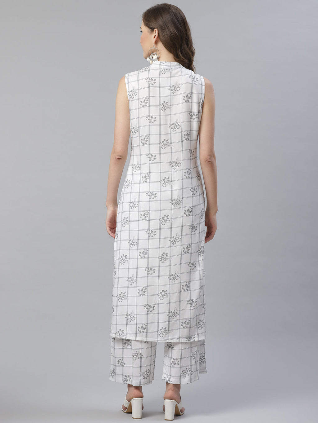 Jompers Women White & Black Floral Printed Kurta with Palazzos | Grocsy